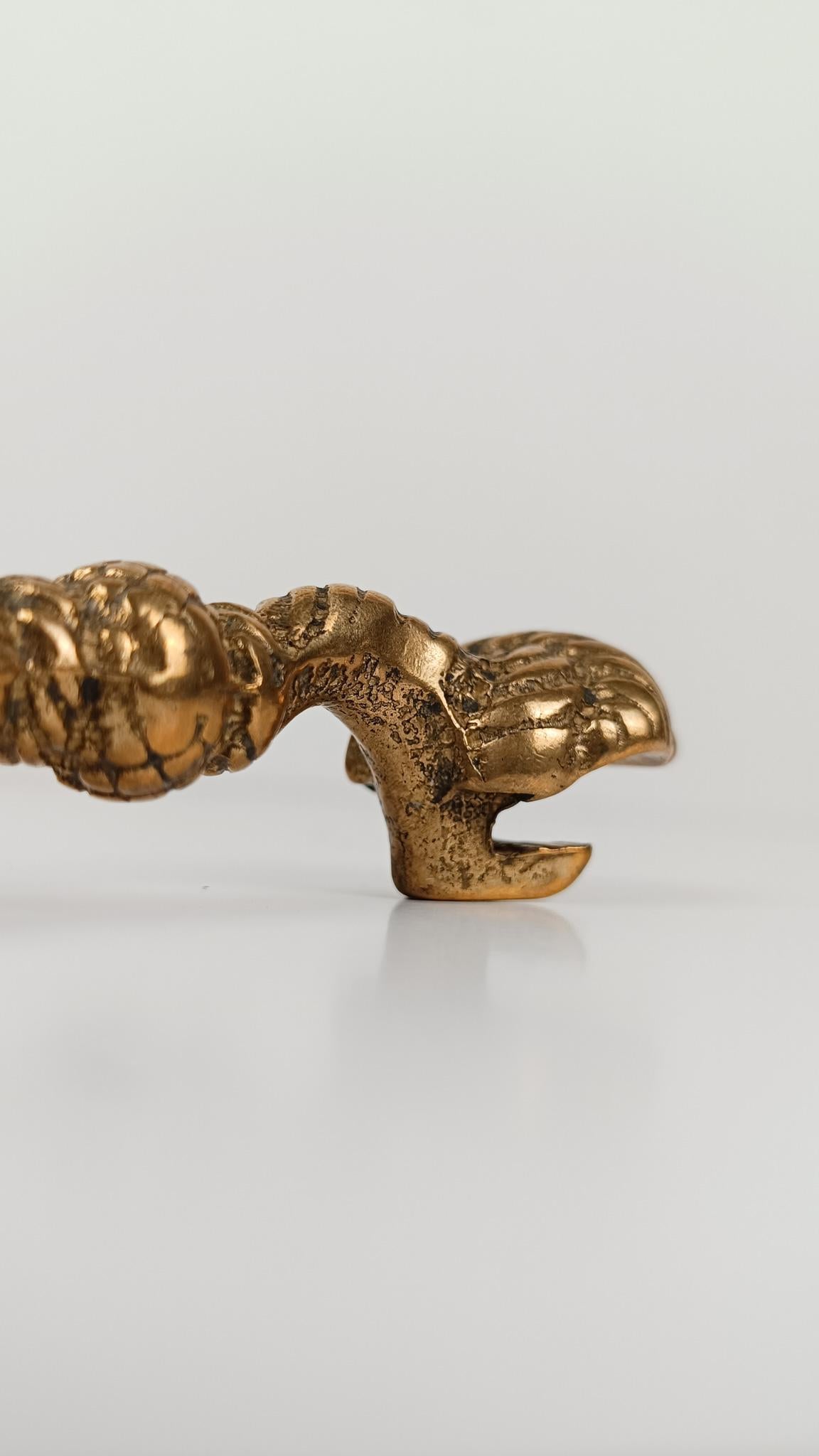 Vintage Italian Brass Bottle Opener Shaped as a Classic Theatre Bullion Tassel im Angebot 3