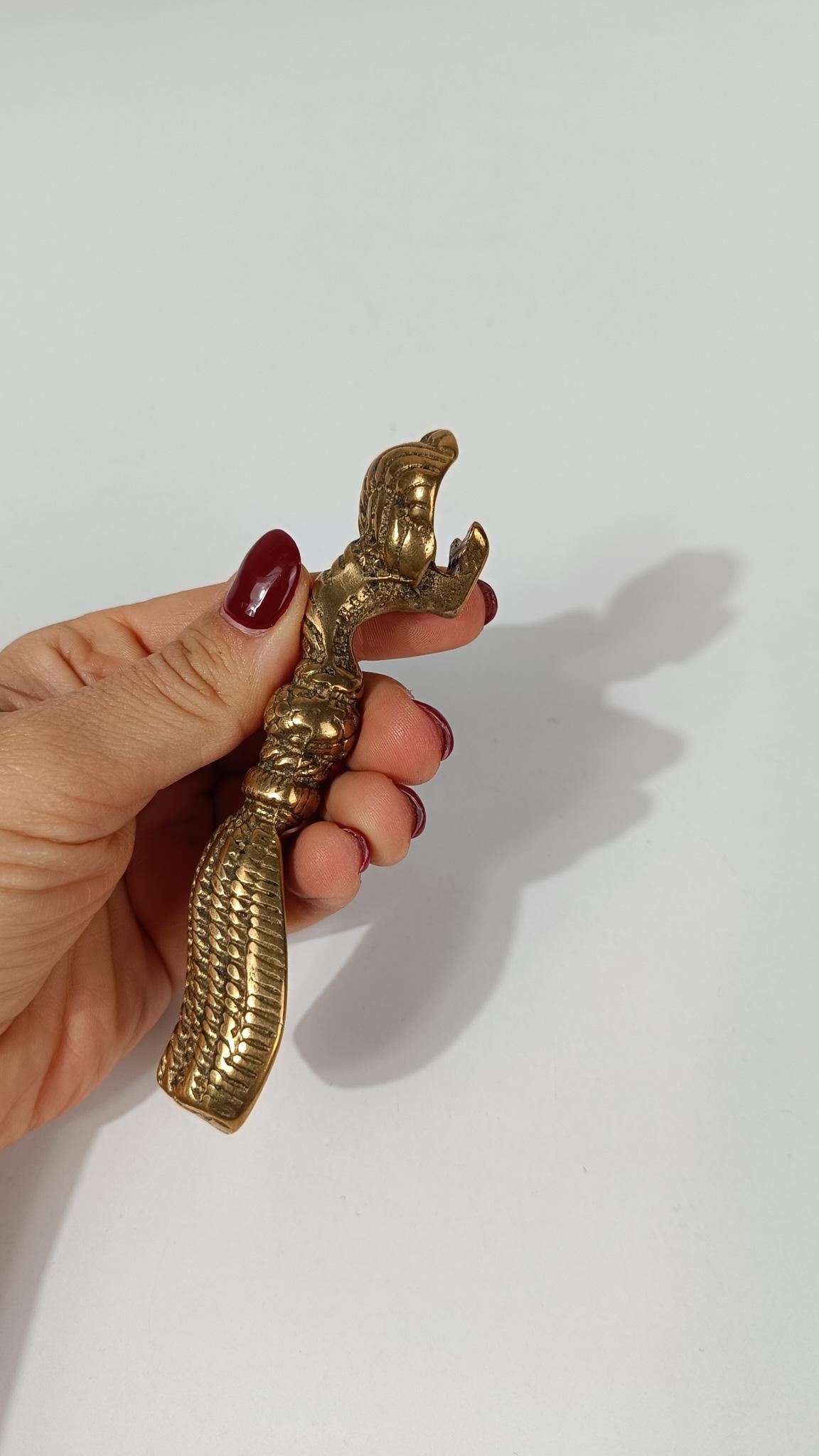 Vintage Italian Brass Bottle Opener Shaped as a Classic Theatre Bullion Tassel im Angebot 11