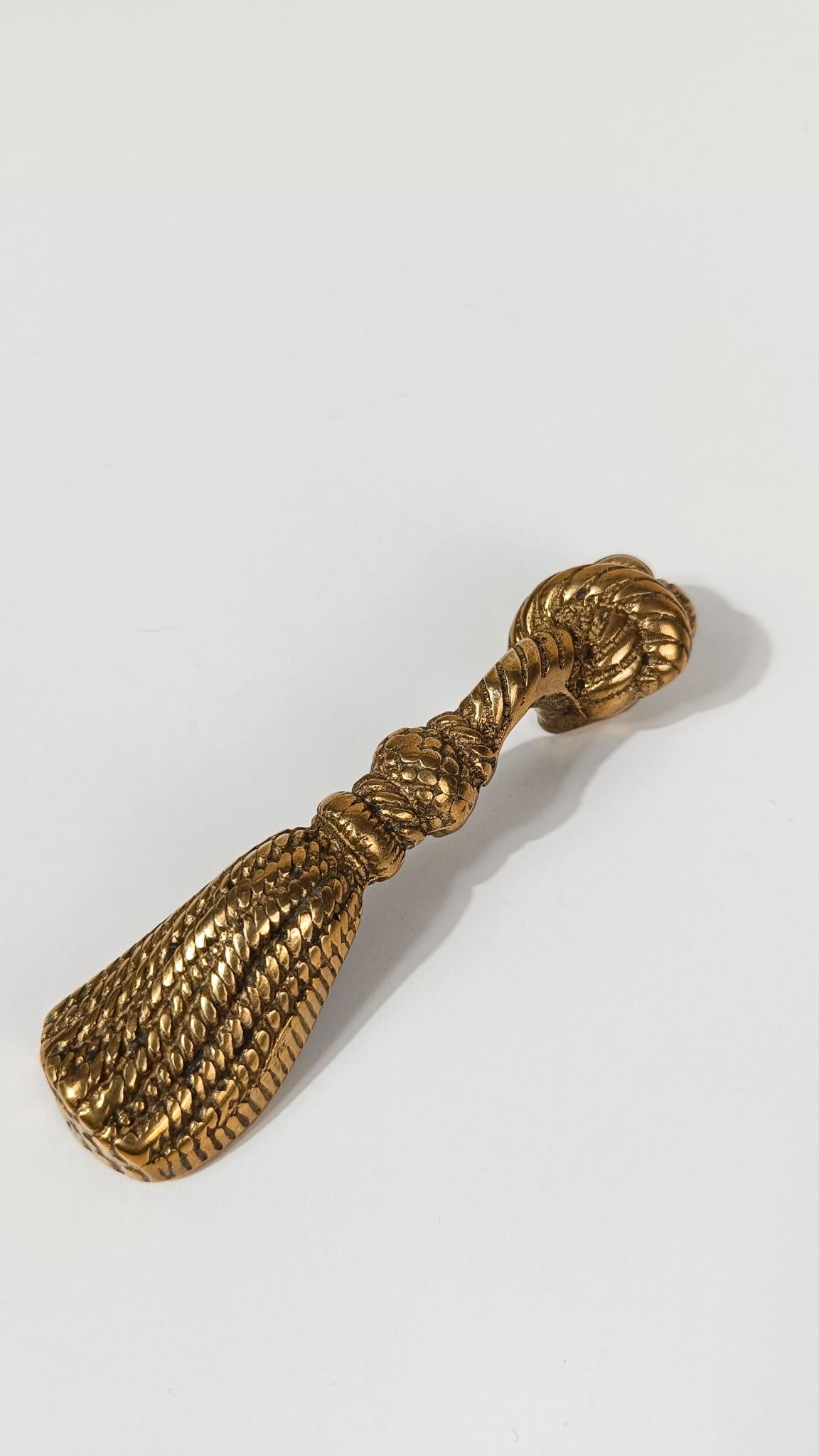 Vintage Italian Brass Bottle Opener Shaped as a Classic Theatre Bullion Tassel (Italienisch) im Angebot