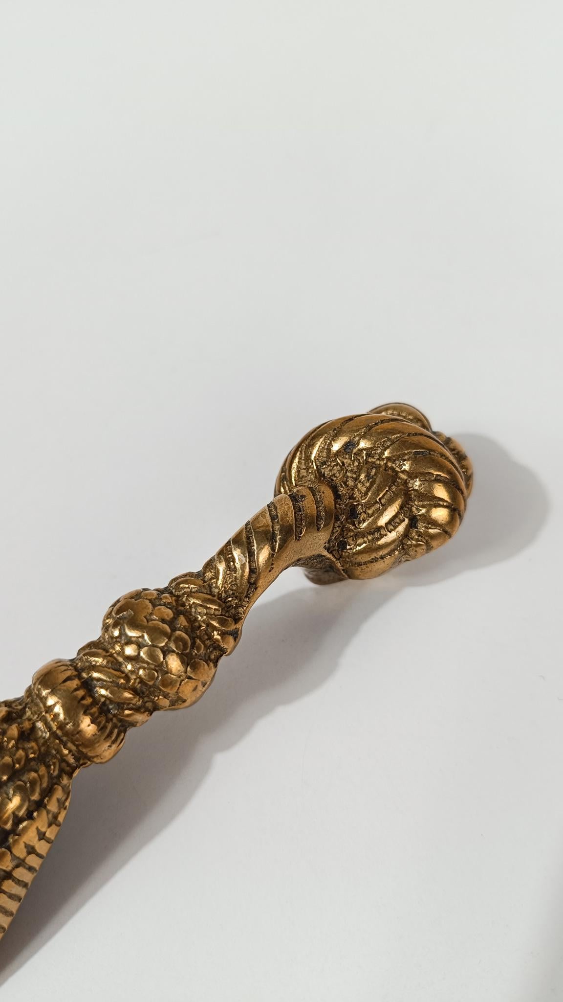 Vintage Italian Brass Bottle Opener Shaped as a Classic Theatre Bullion Tassel im Zustand „Gut“ im Angebot in Roma, IT