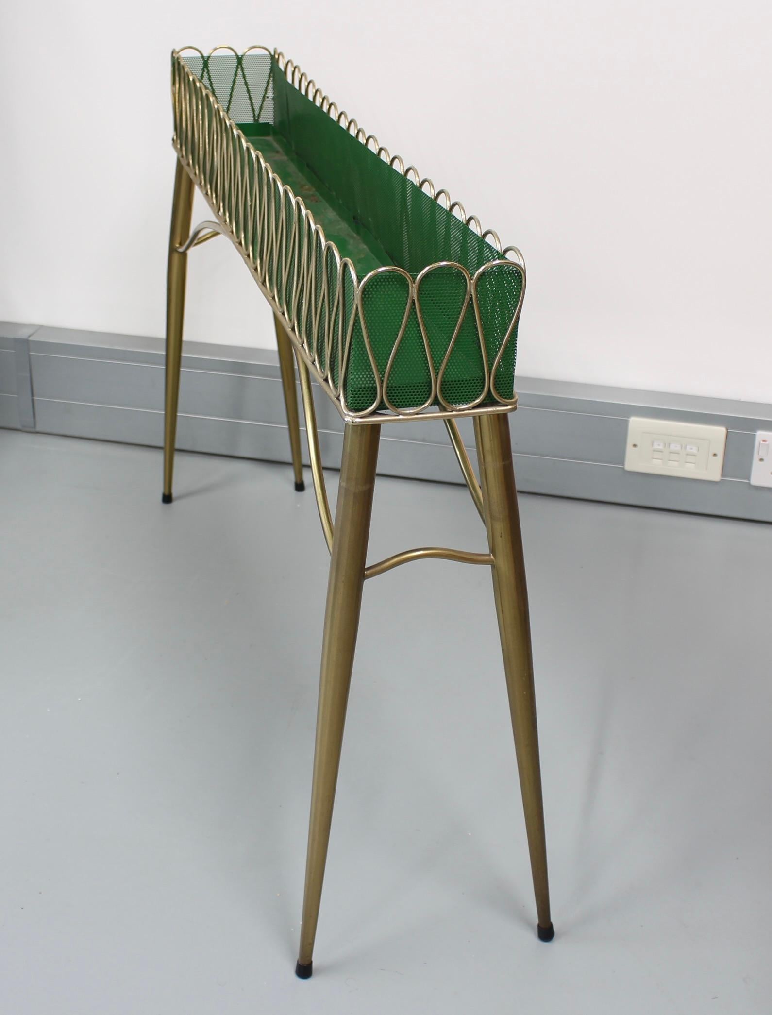 Milieu du XXe siècle Stand italien vintage pour plantes en laiton (circa 1960) en vente