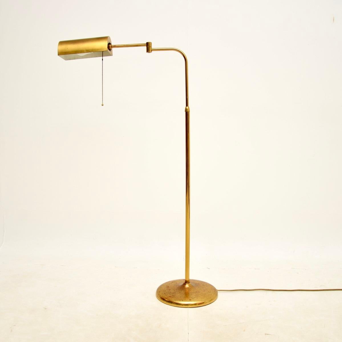 A stylish and very well made vintage Italian brass floor lamp. This was made in Italy, it dates from the 1970’s.

The quality is fantastic, this is solid brass and has an adjustable lamp shade that can swivel and tilt. It would work well in a