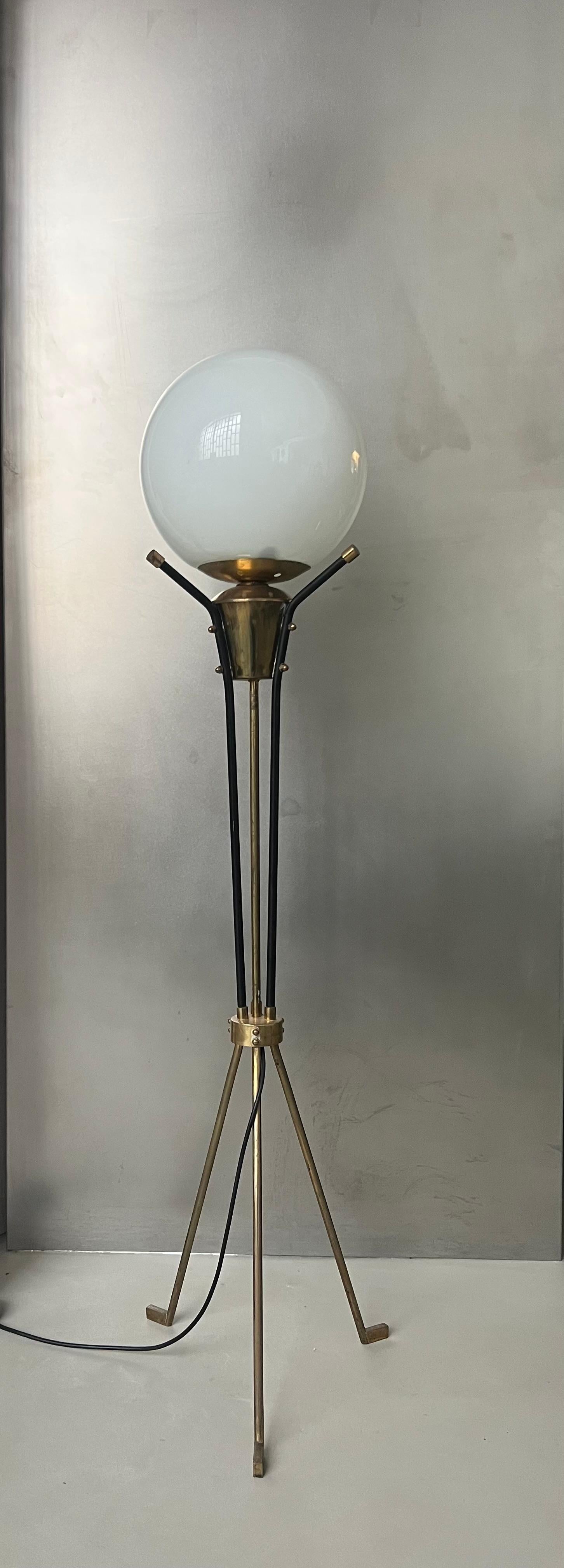 Vintage Italian Brass Floor Lamp in the style of Stilnovo, three legs, opaline For Sale 8