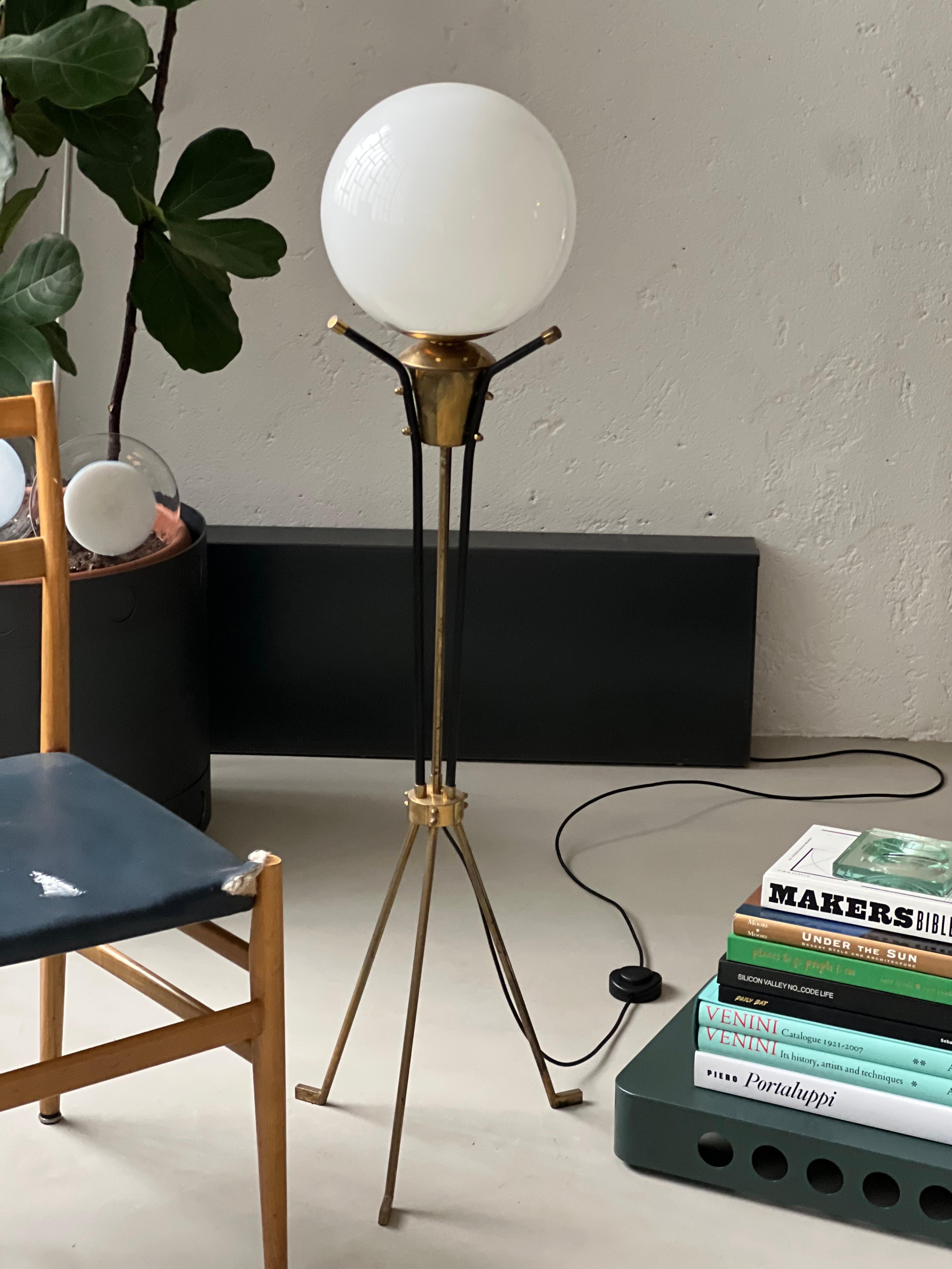 Vintage Italian Brass Floor Lamp in the style of Stilnovo, three legs, opaline For Sale 3
