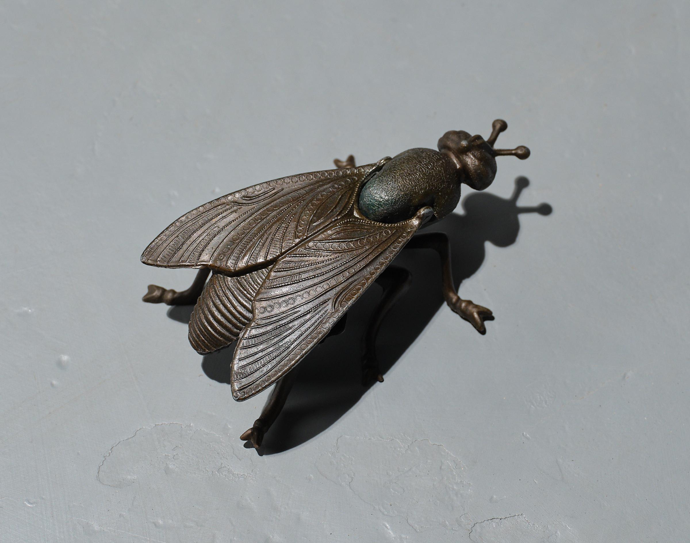 Mid-Century Modern Vintage Italian Brass Fly-Shaped Ashtray from the 1950s For Sale