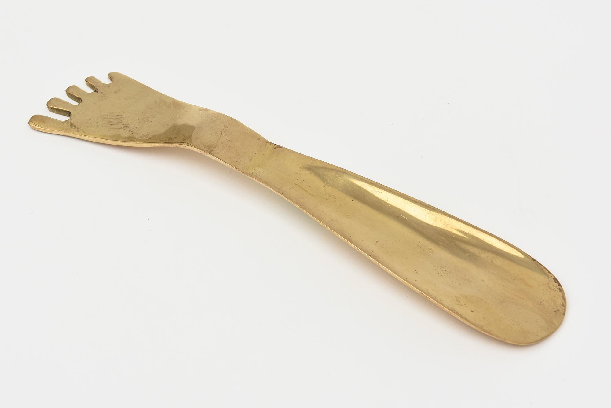 This whimsical 1970's signed brass foot shoe horn is by Taste Sellar Sigma as shown in the photos. The company is Taste Setter by Sigma. It is unisex and in original vintage condition not recently polished. This will make a fun gift! PLEASE NOTE: