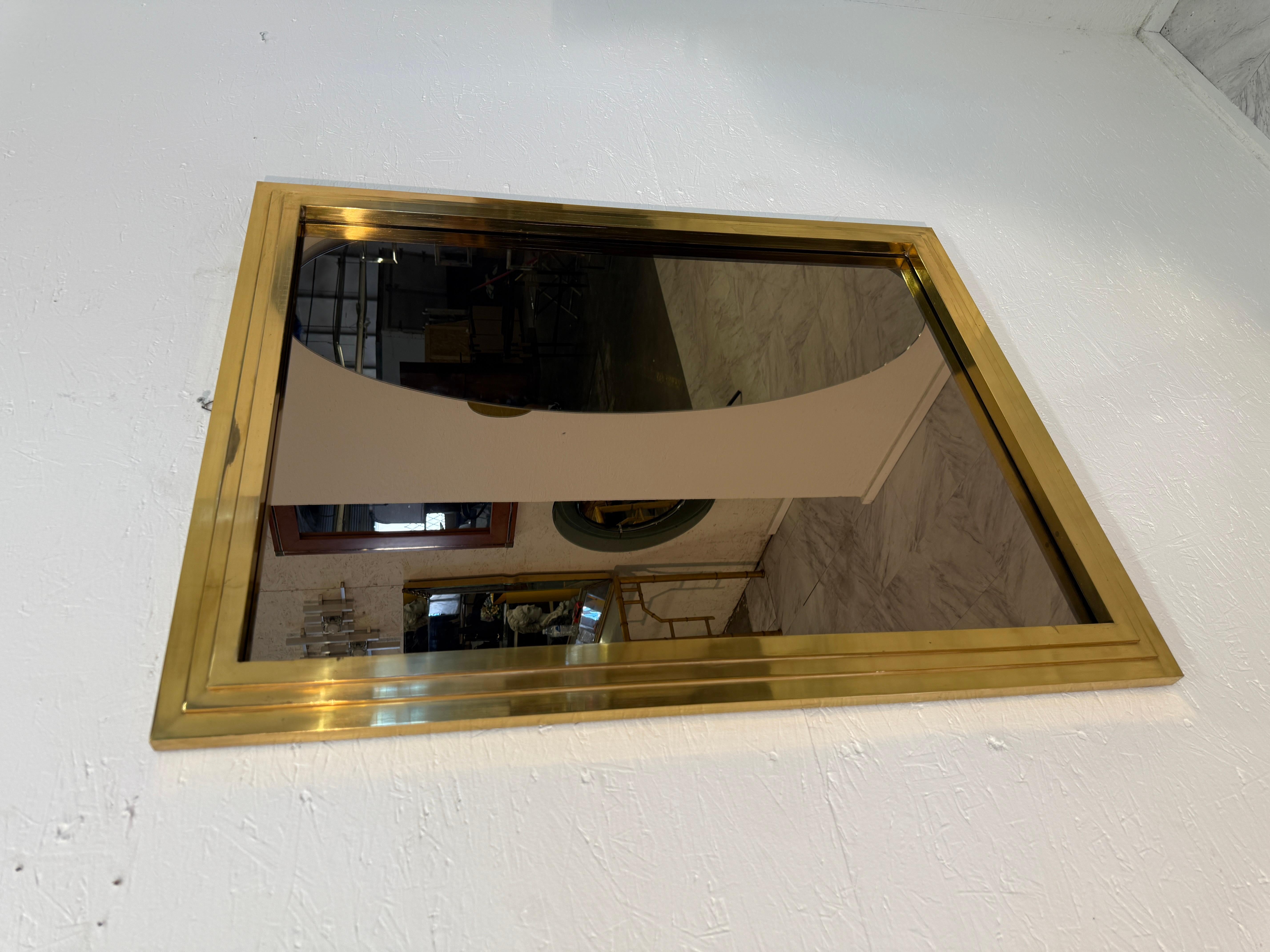 Miroir mural italien vintage encadré de laiton Abîmé - En vente à Los Angeles, CA