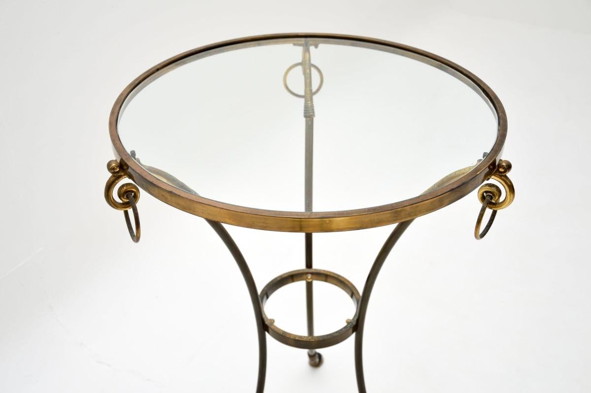 Mesa auxiliar Gueridón de latón italiana vintage Italiano