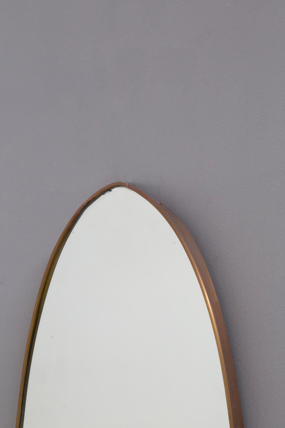 Mid-20th Century Vintage Italian brass mirror with fluid shapes For Sale