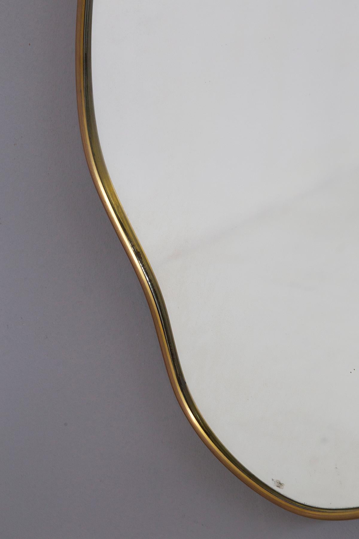 Brass Vintage Italian brass mirror with fluid shapes For Sale