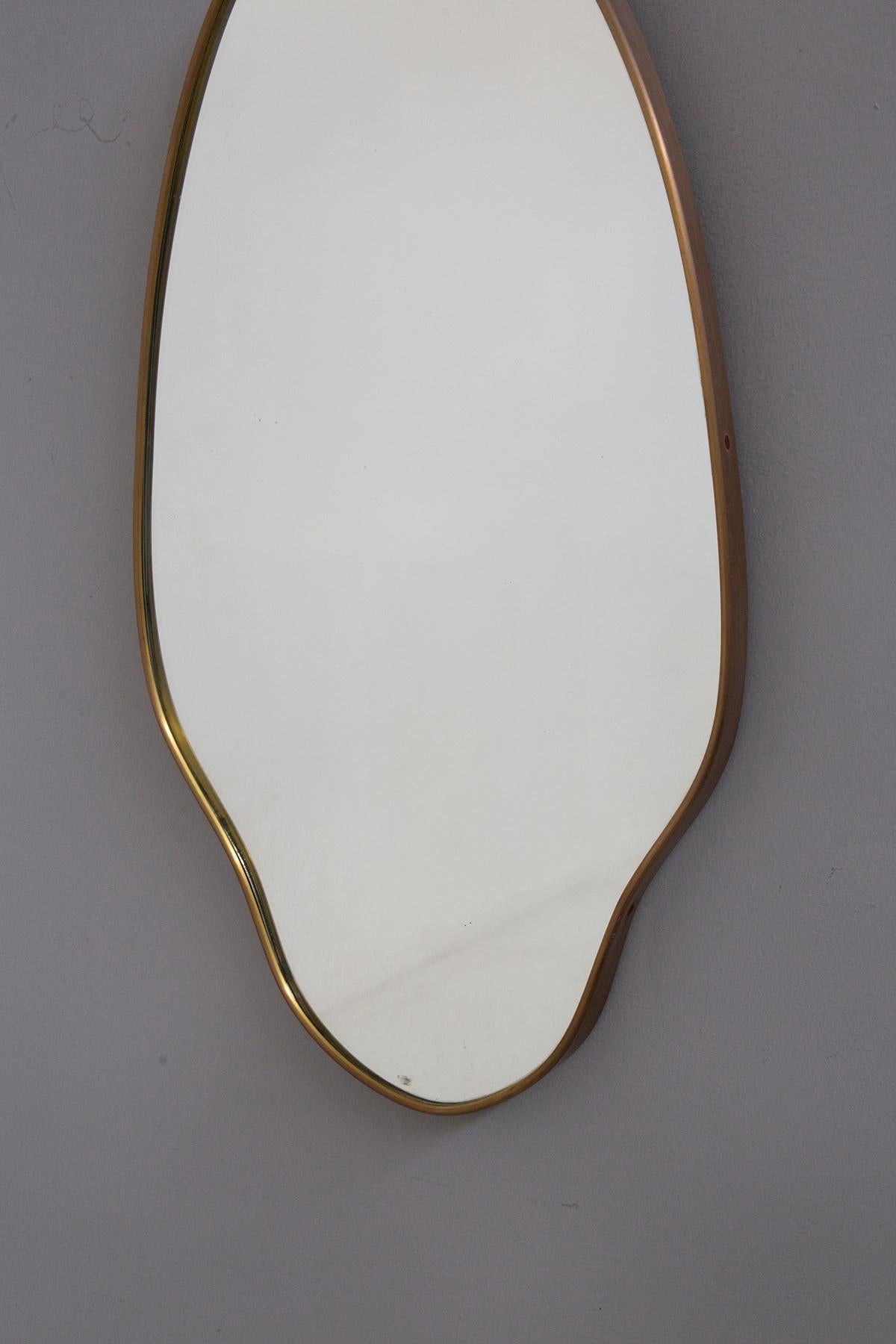 Vintage Italian brass mirror with fluid shapes For Sale 1