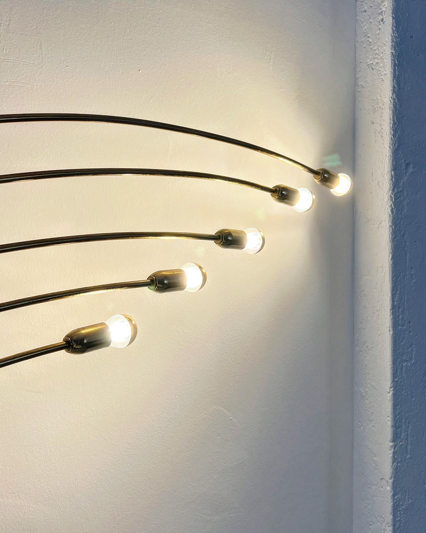 Vintage Italian Brass Tone Floor Lamp with Five Bows and Avant Gard Base, 1980s For Sale 4