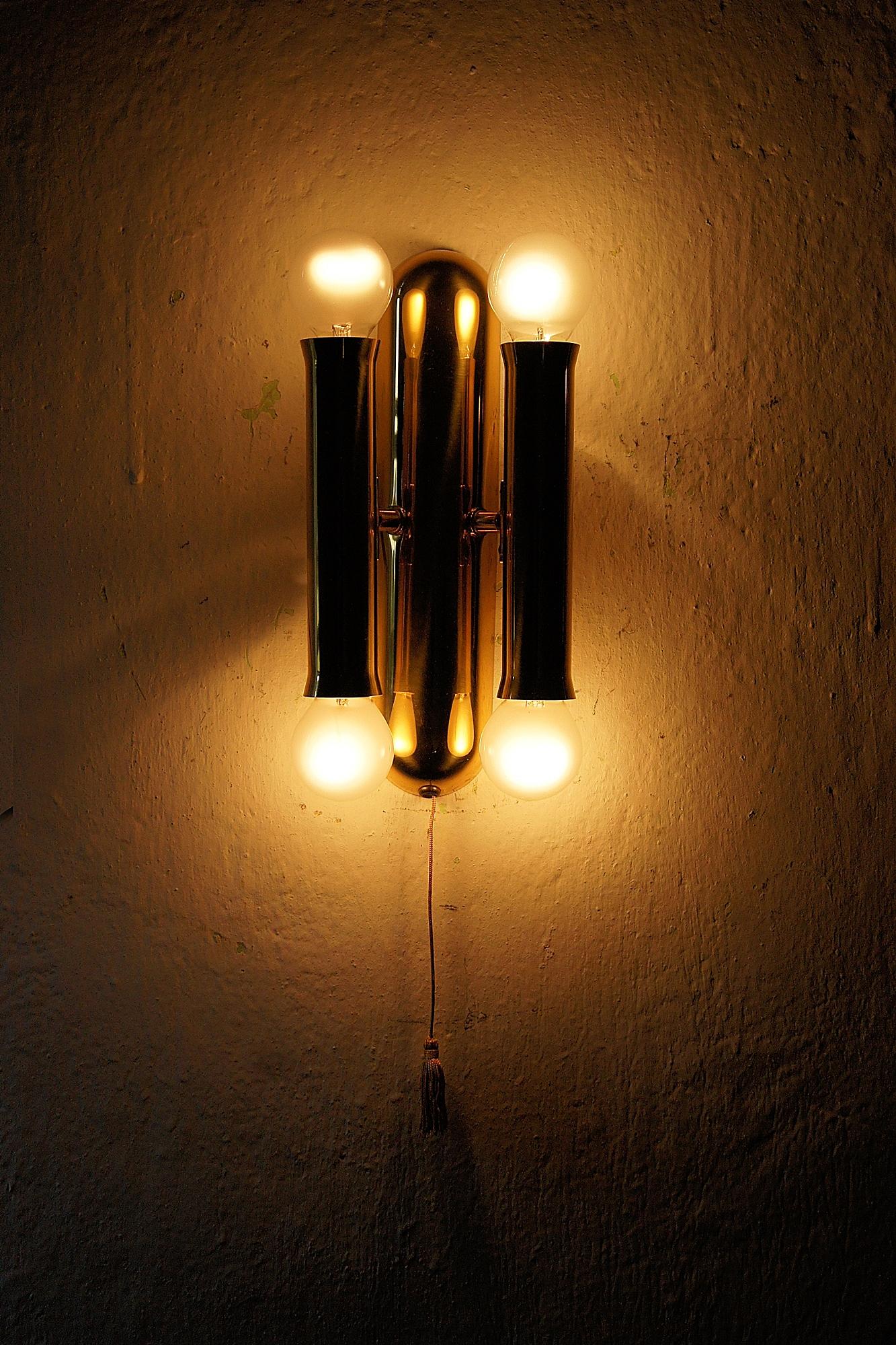 Metallo Set di 2 lampade da parete in ottone vintage italiano in vendita
