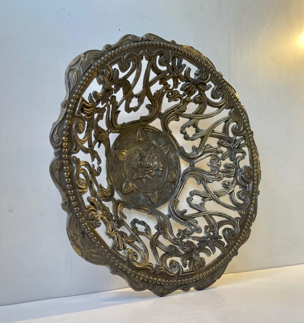 Late 20th Century Vintage Italian Bread or Fruit Bowl in Filigree Brass For Sale