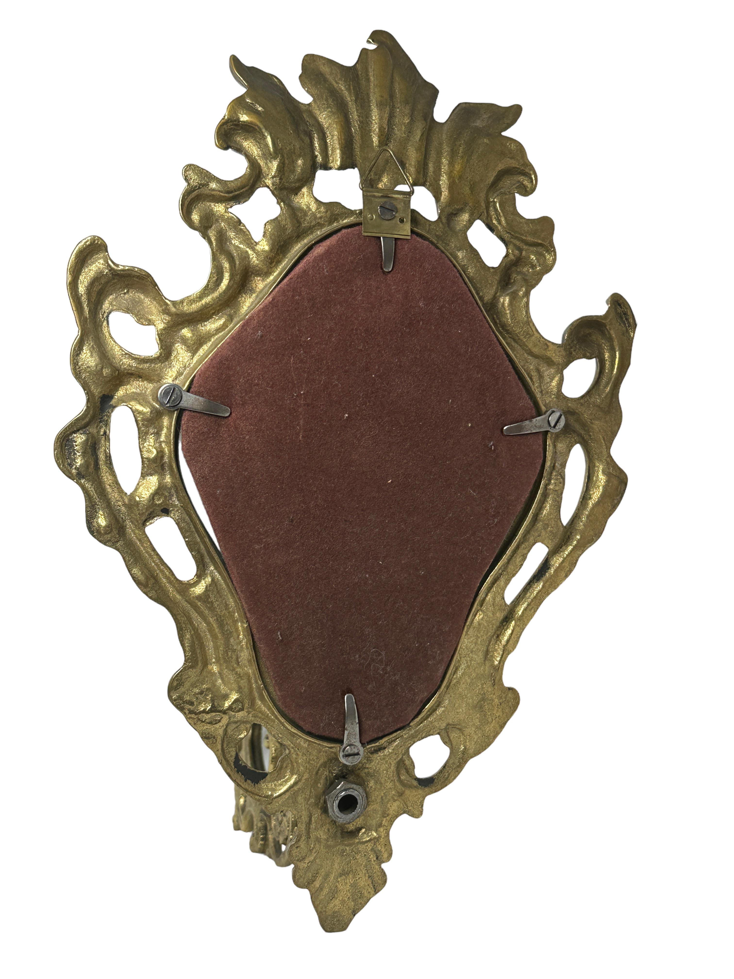 Italienische Vintage-Wandleuchte aus Bronze, ovaler Glasspiegel, Italien 1960er Jahre (Spiegel) im Angebot