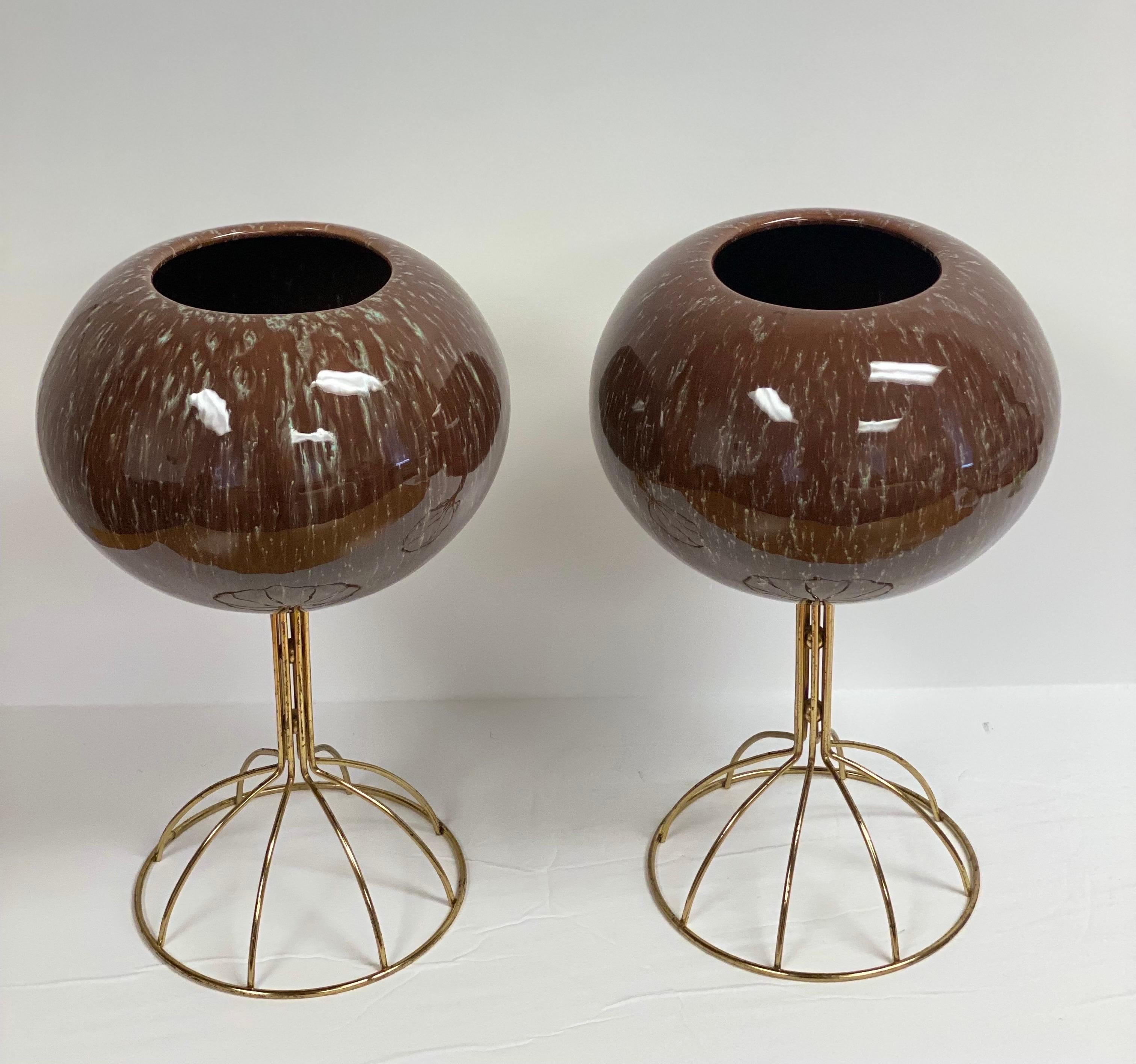 Vintage Italian Brown Ceramic Sphere Planters with Brass Stands, a Pair In Good Condition For Sale In Farmington Hills, MI