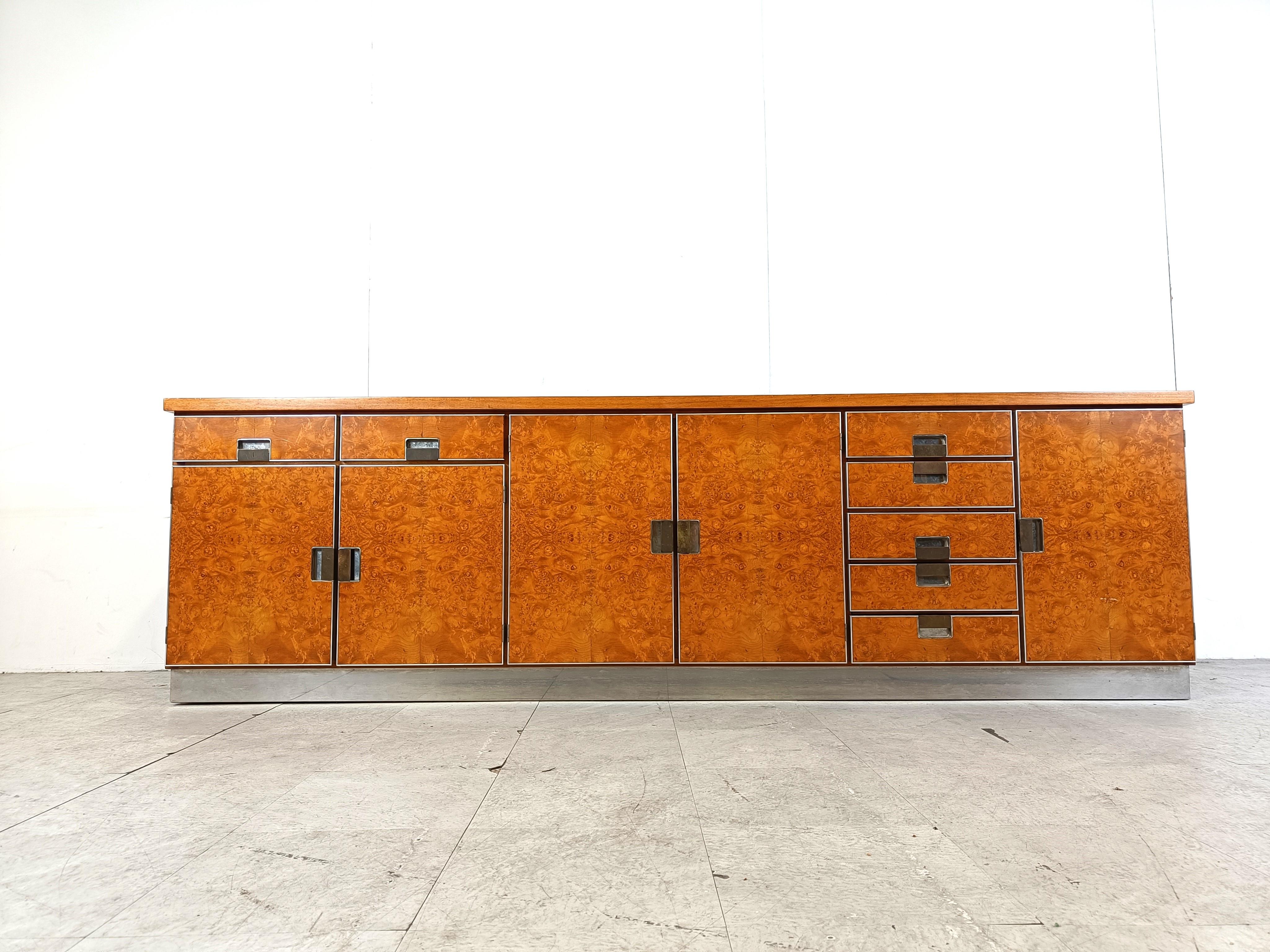 Vintage italian burl wood credenza, 1970s In Good Condition For Sale In HEVERLEE, BE