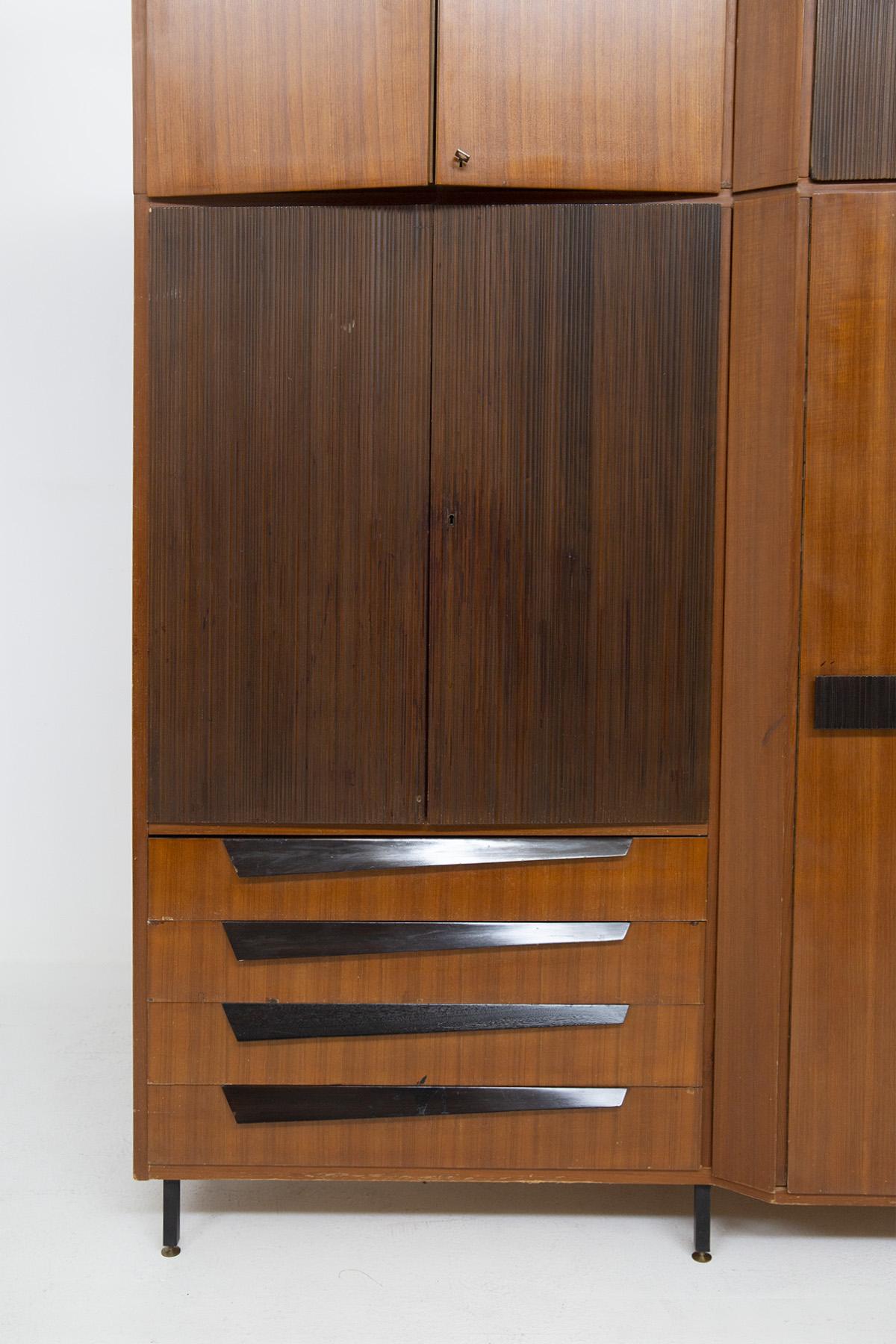 This important cabinet is made by fine Italian manufacture in the ‘50s. It was exhibited at La Permanente Mobili Cantù. The beautiful cabinet is made of fine walnut and grissinato wood: the darker wood is the grissinato and it is used to decorate