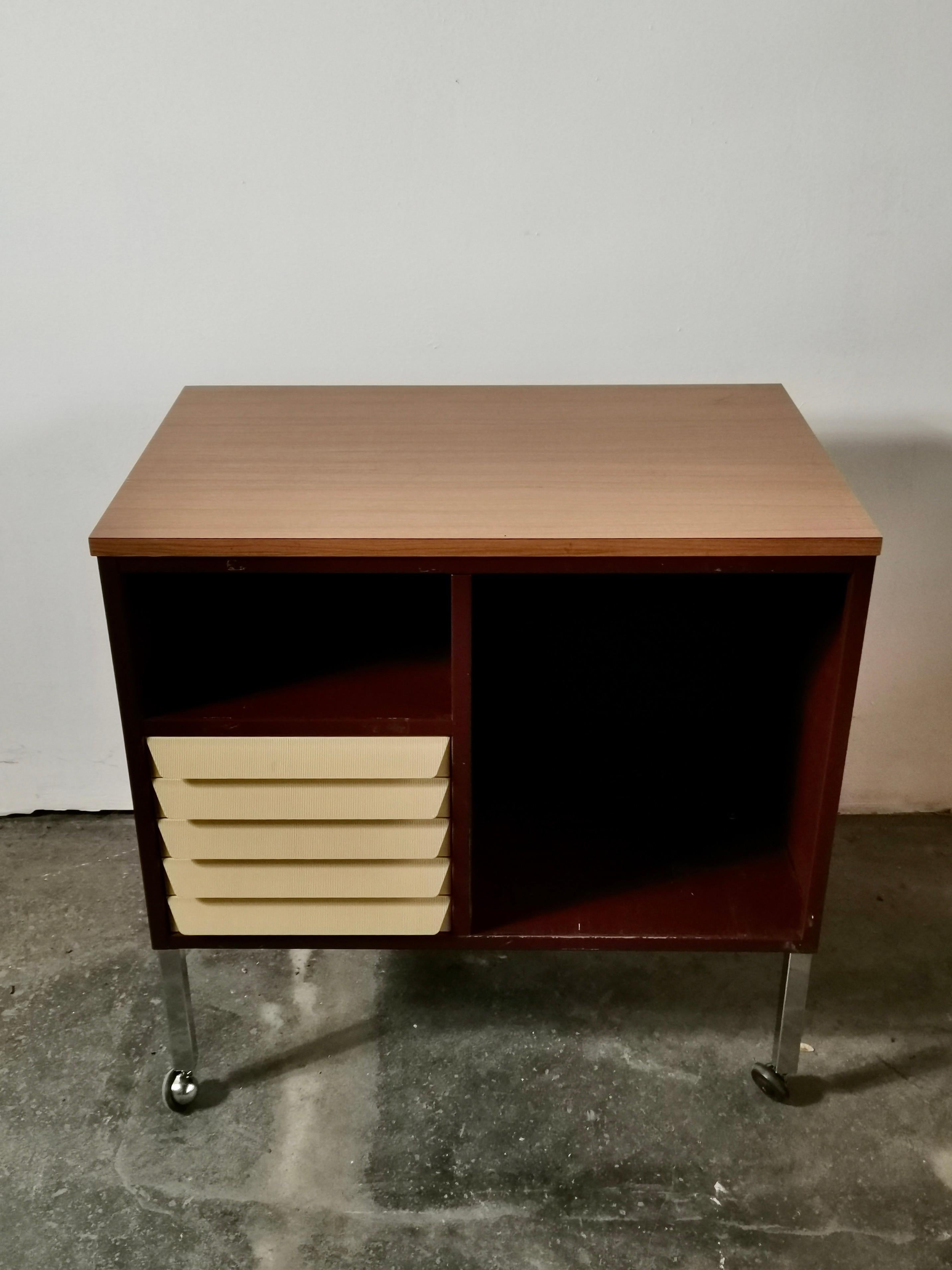 Vintage Italian Cabinet auf Rädern, 1970er Jahre im Angebot 3