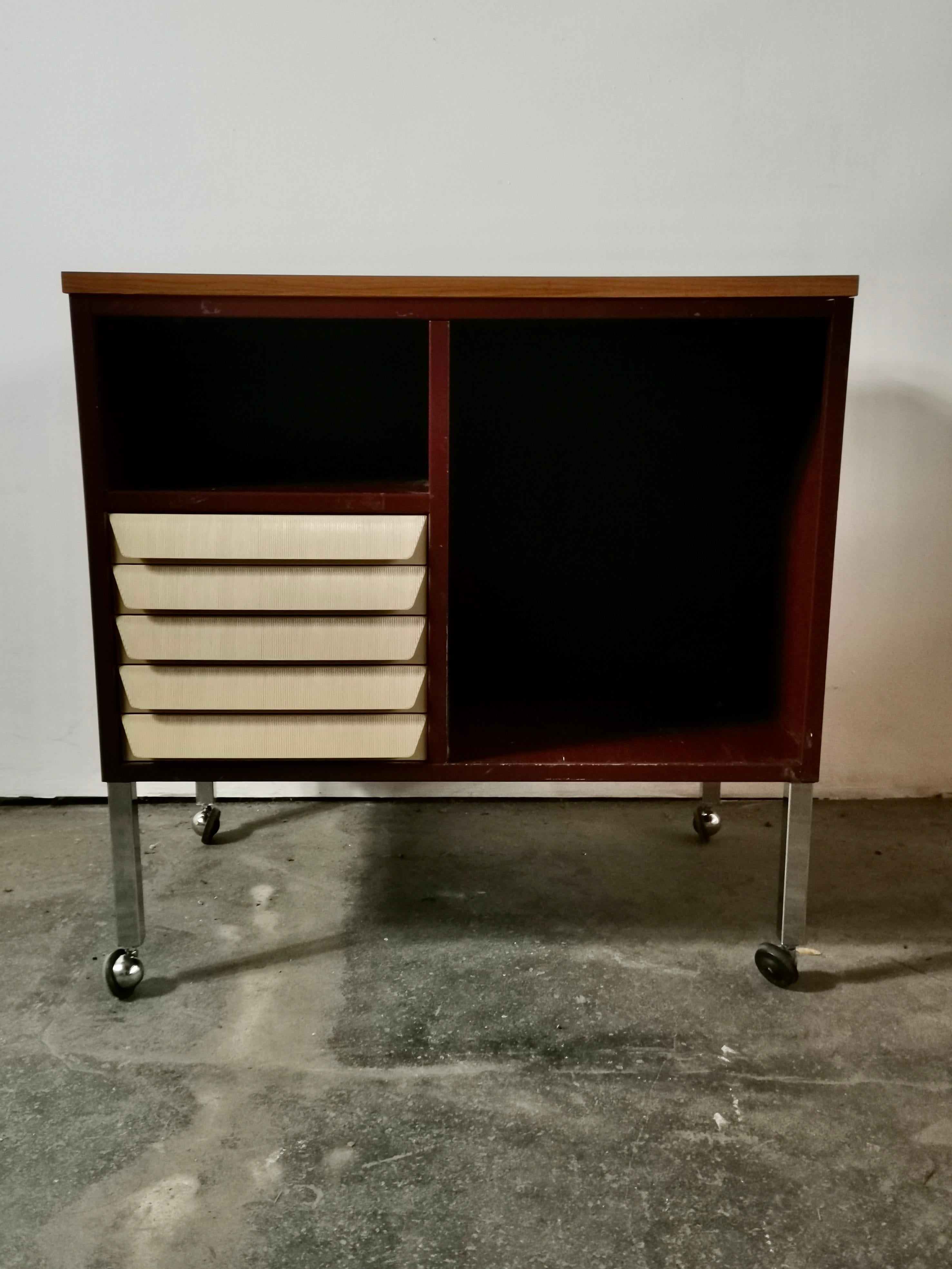 Vintage Italian Cabinet auf Rädern, 1970er Jahre im Angebot 4