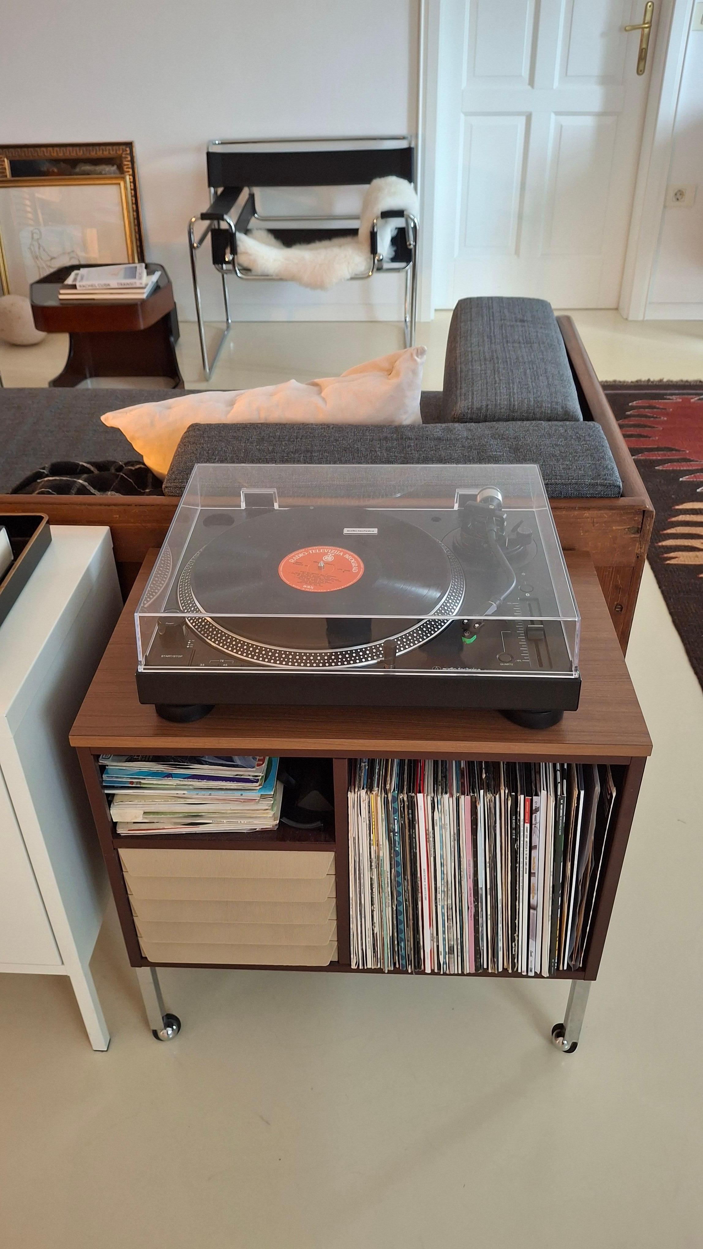 Vintage Italian Cabinet auf Rädern, 1970er Jahre im Angebot 5