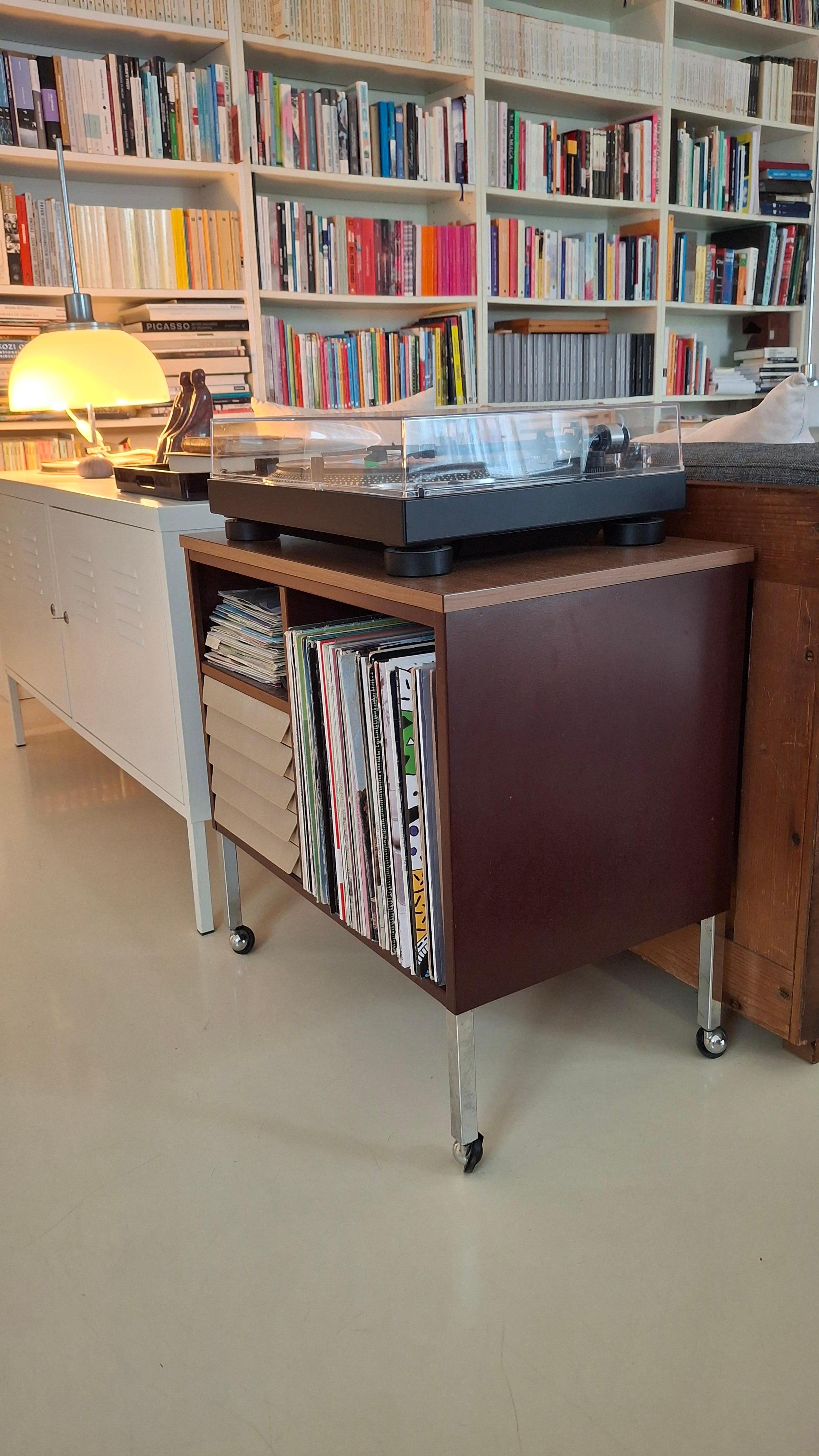 Vintage Italian Cabinet auf Rädern, 1970er Jahre im Angebot 6