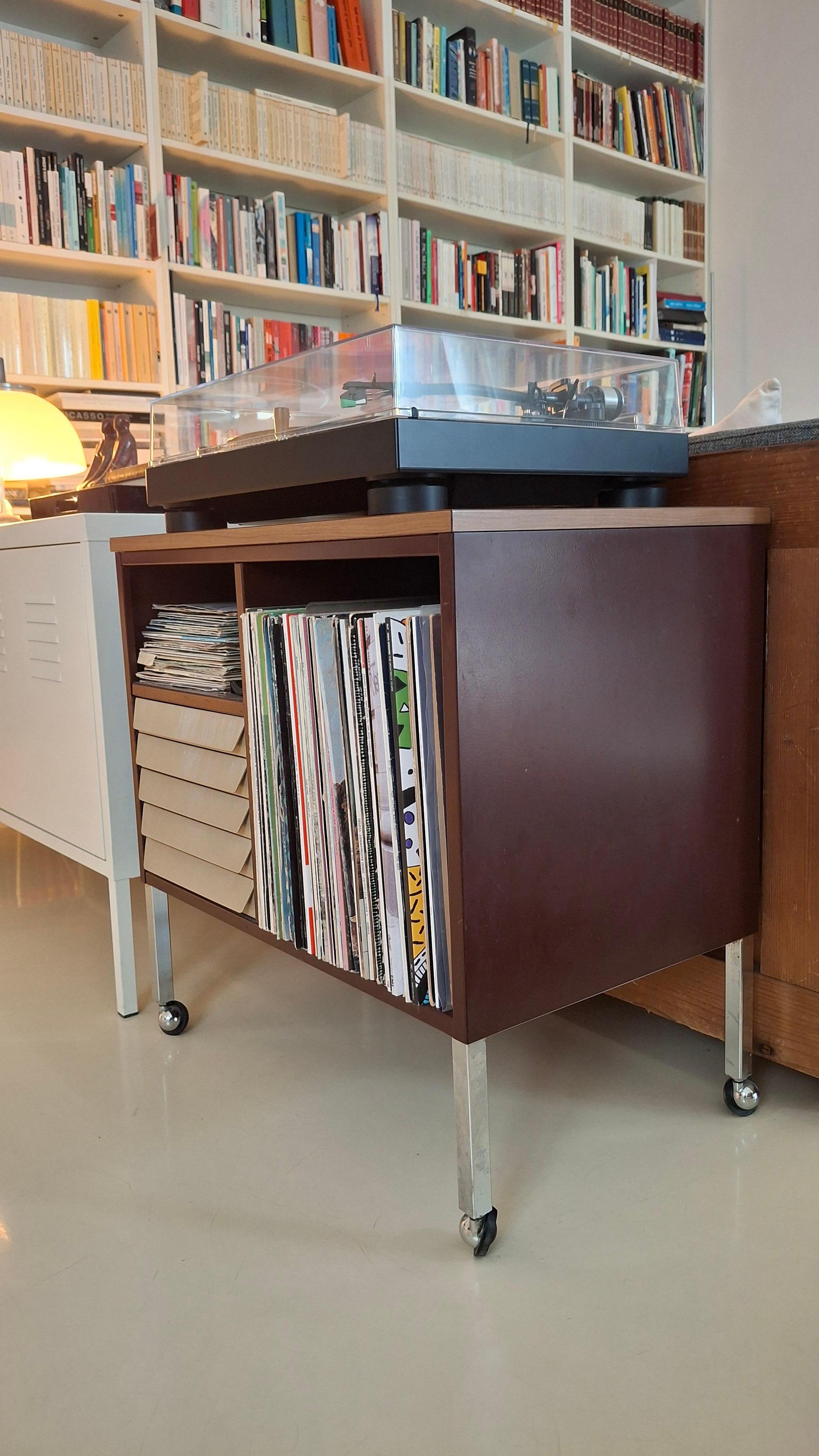 Vintage Italian Cabinet auf Rädern, 1970er Jahre im Angebot 7