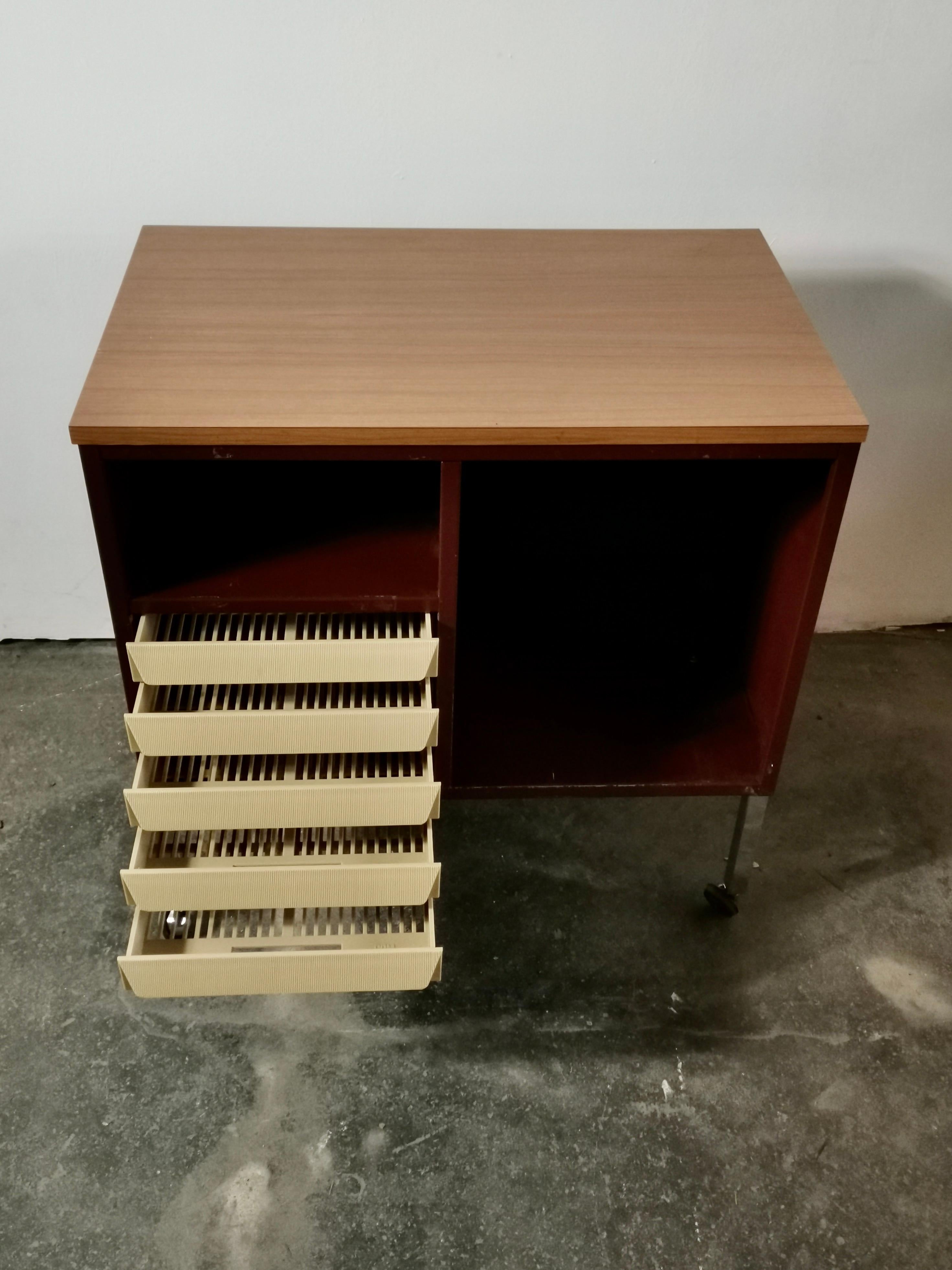 Vintage Italian Cabinet auf Rädern, 1970er Jahre im Angebot 2