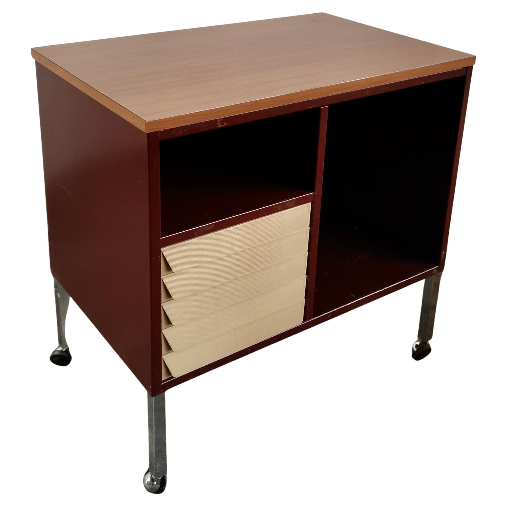 Vintage Italian Cabinet auf Rädern, 1970er Jahre im Angebot