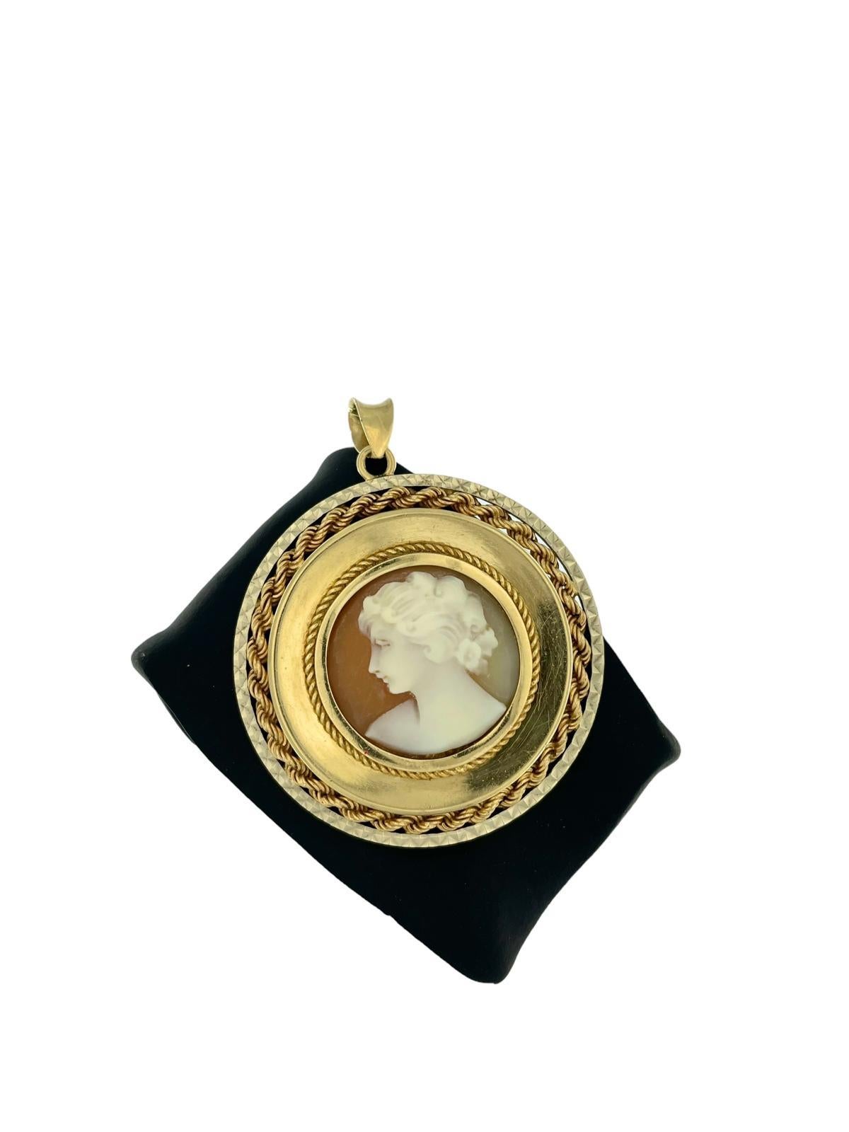 Colgante Camafeo Vintage Italiano Oro Amarillo y Blanco Artesano en venta