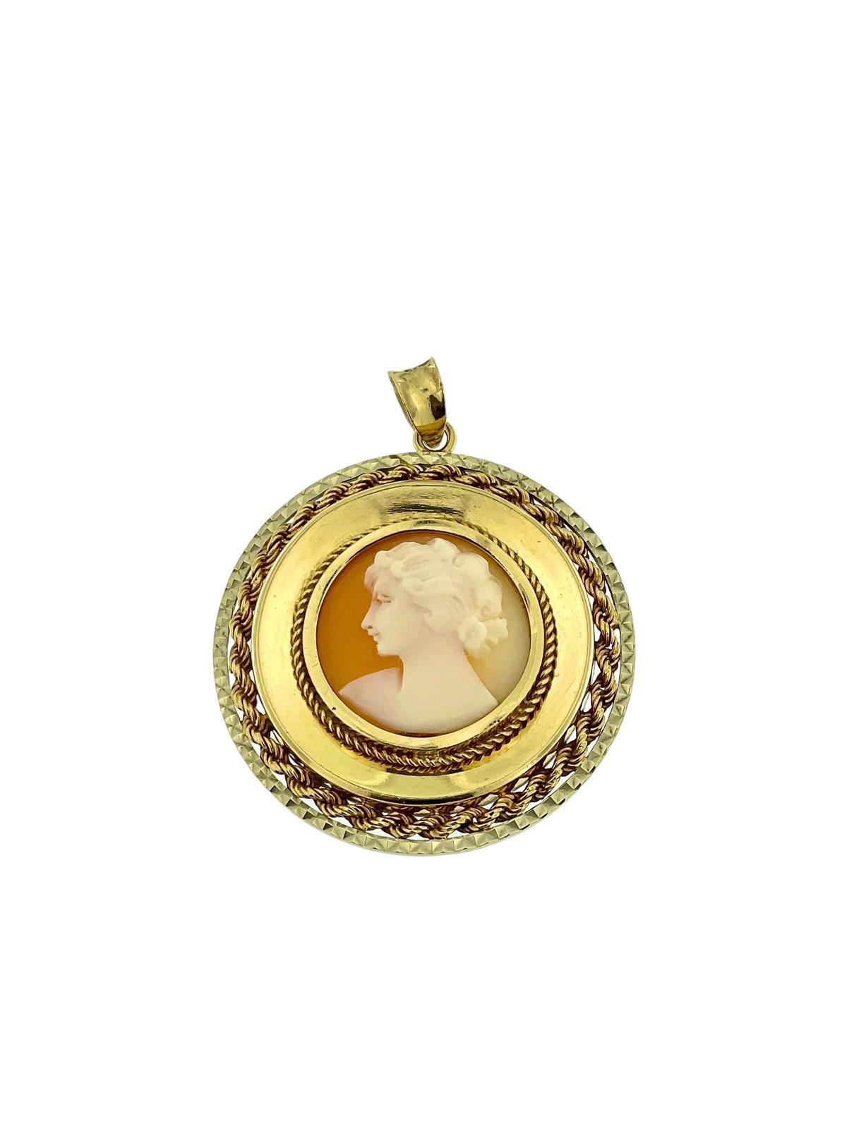 Femenino o masculino Colgante Camafeo Vintage Italiano Oro Amarillo y Blanco en venta