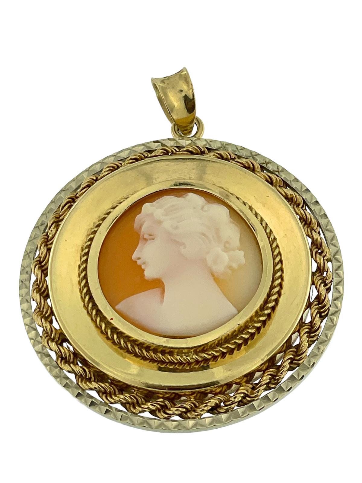 Colgante Camafeo Vintage Italiano Oro Amarillo y Blanco en venta 1