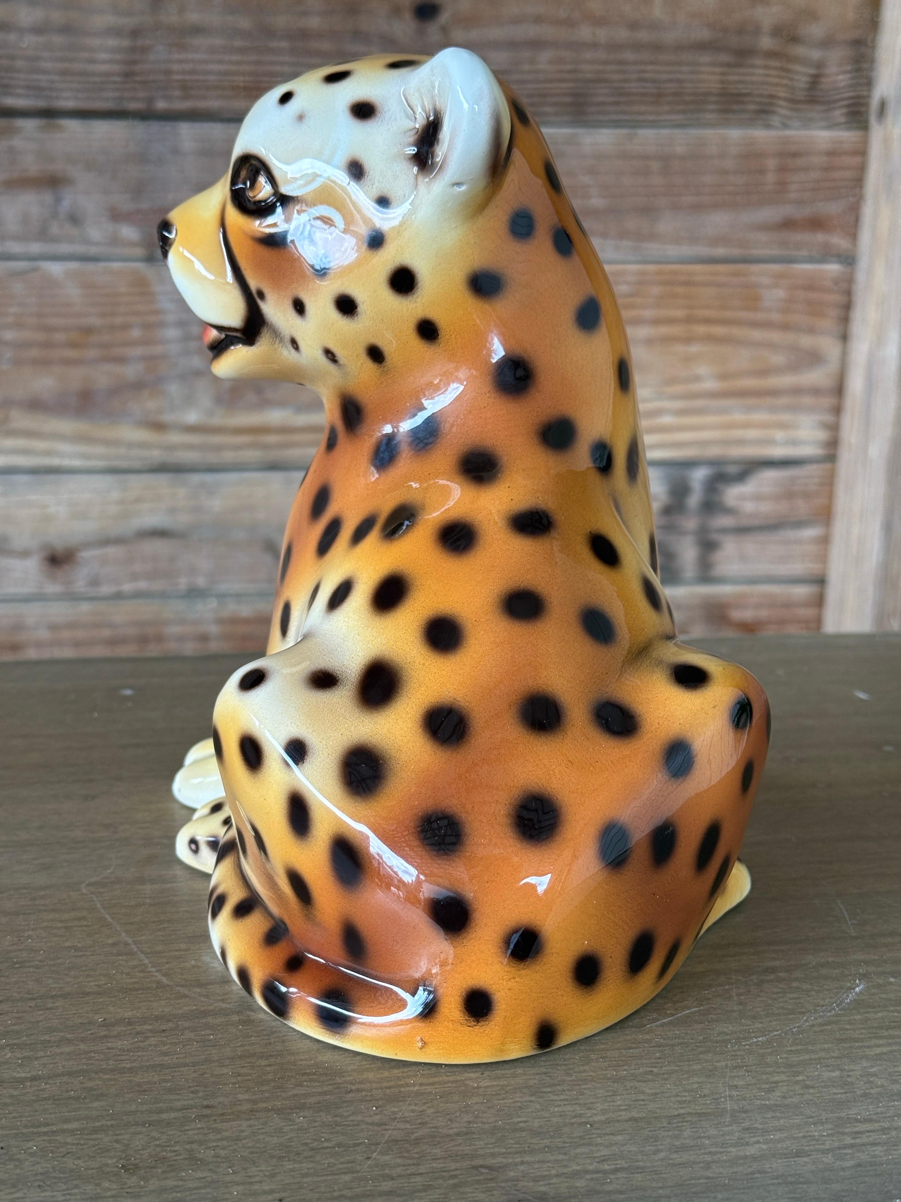 20ième siècle Vintage Italian Capodimonte Ceramic Baby Cheetah Cub Sculpture Figurine en vente