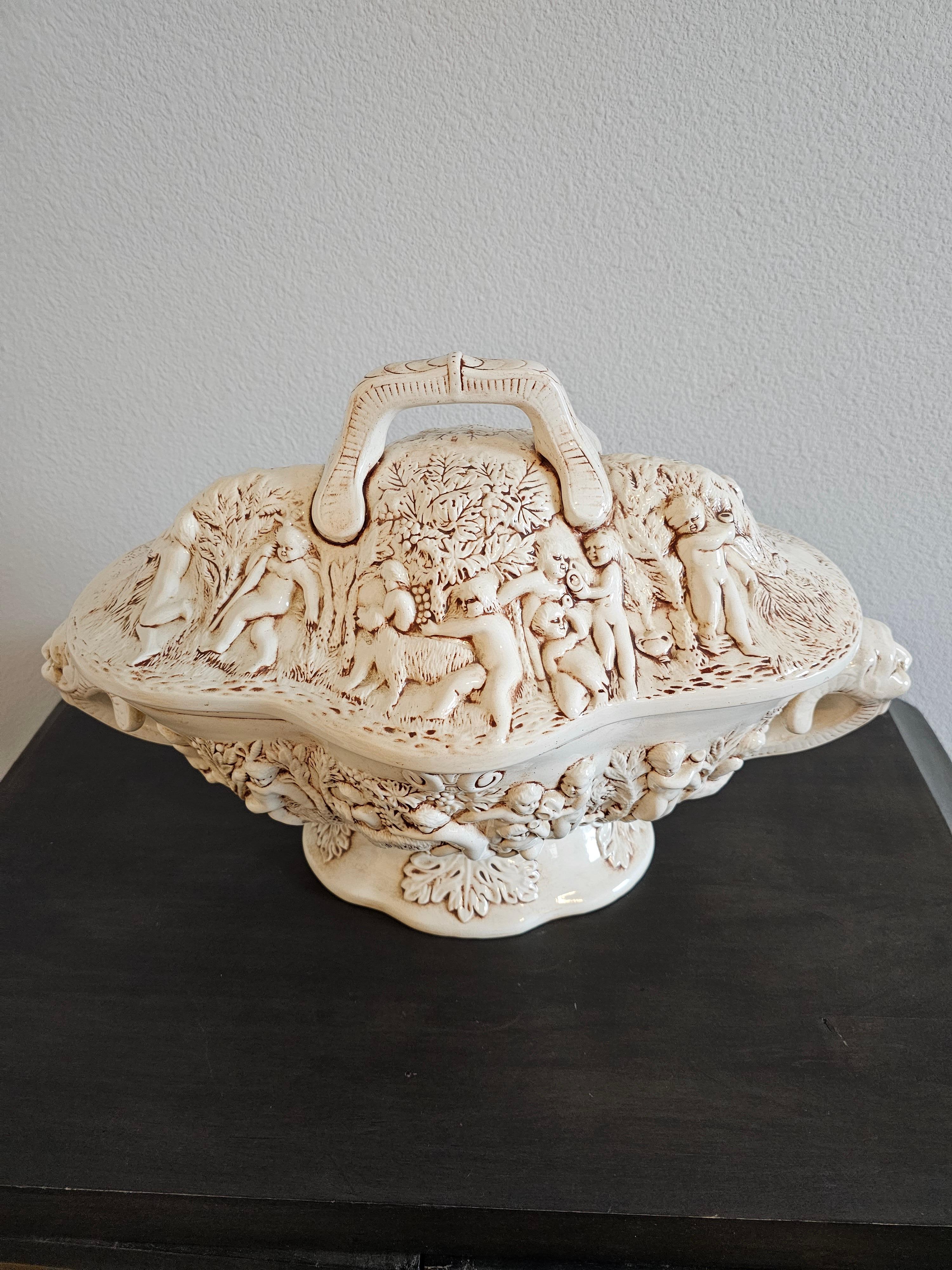 Vintage Italian Capodimonte Porcelain Covered Serving Dish Large Soup Tureen For Sale 4