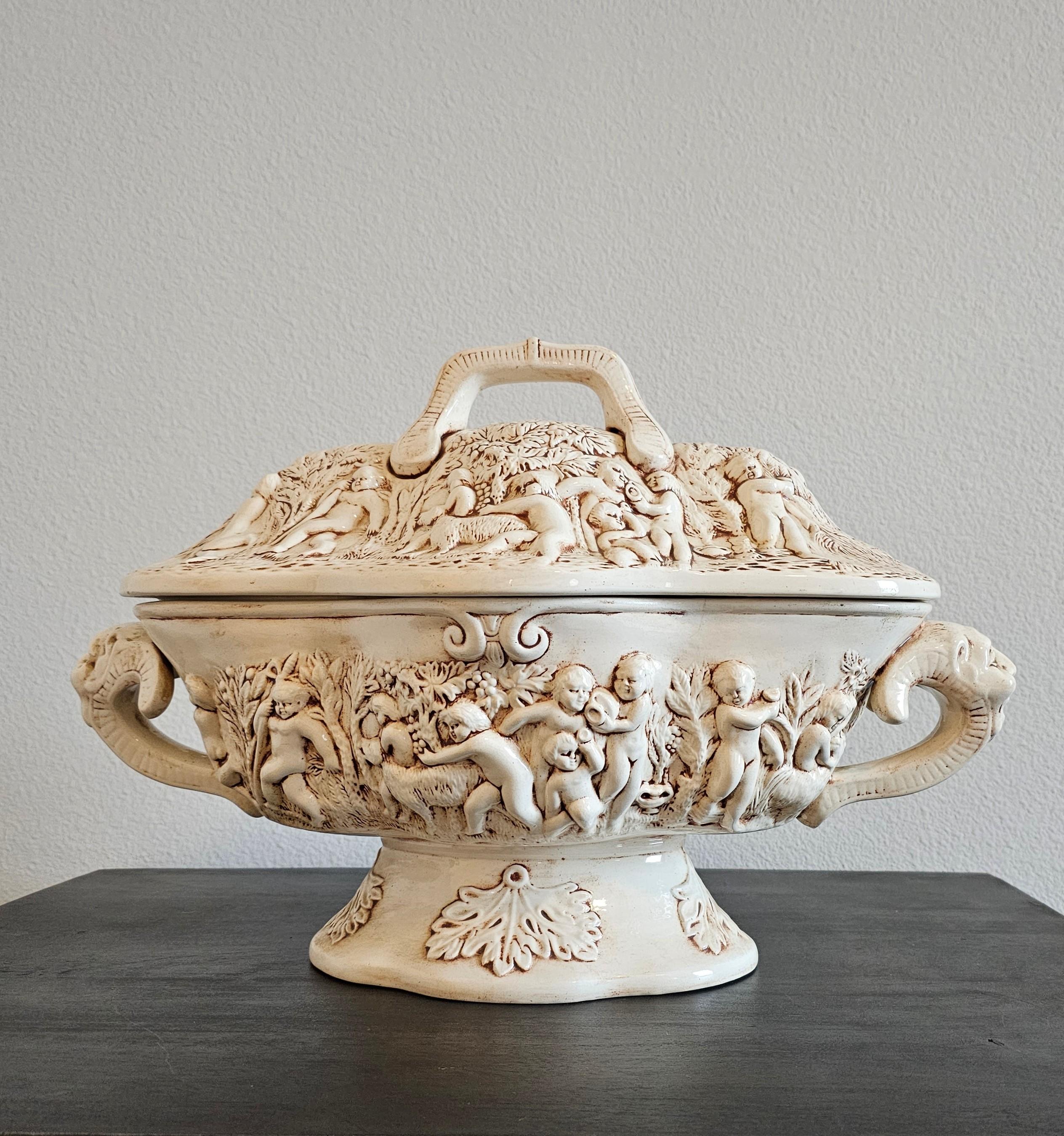 Vintage Italian Capodimonte Porcelain Covered Serving Dish Large Soup Tureen For Sale 4