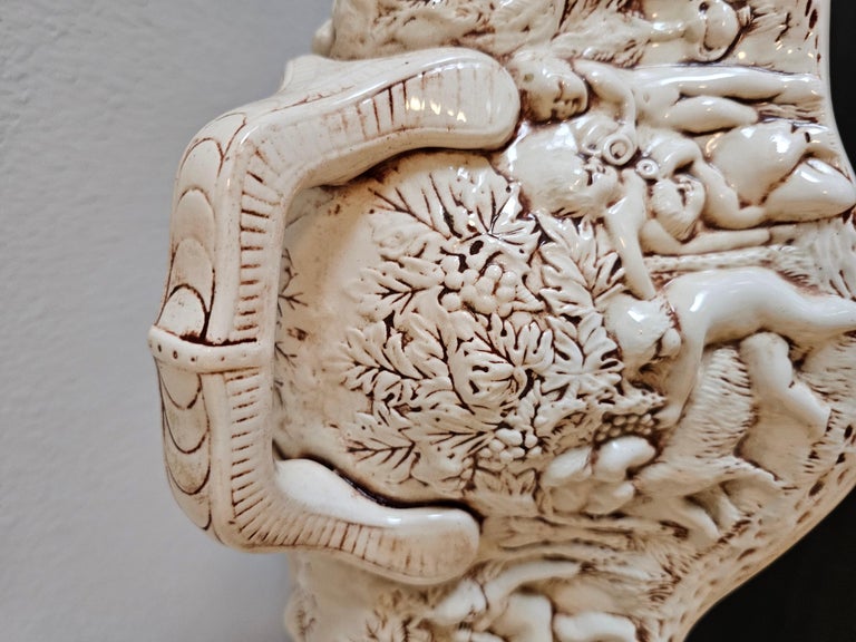 Soupière florale en porcelaine Capodimonte : pièce maîtresse