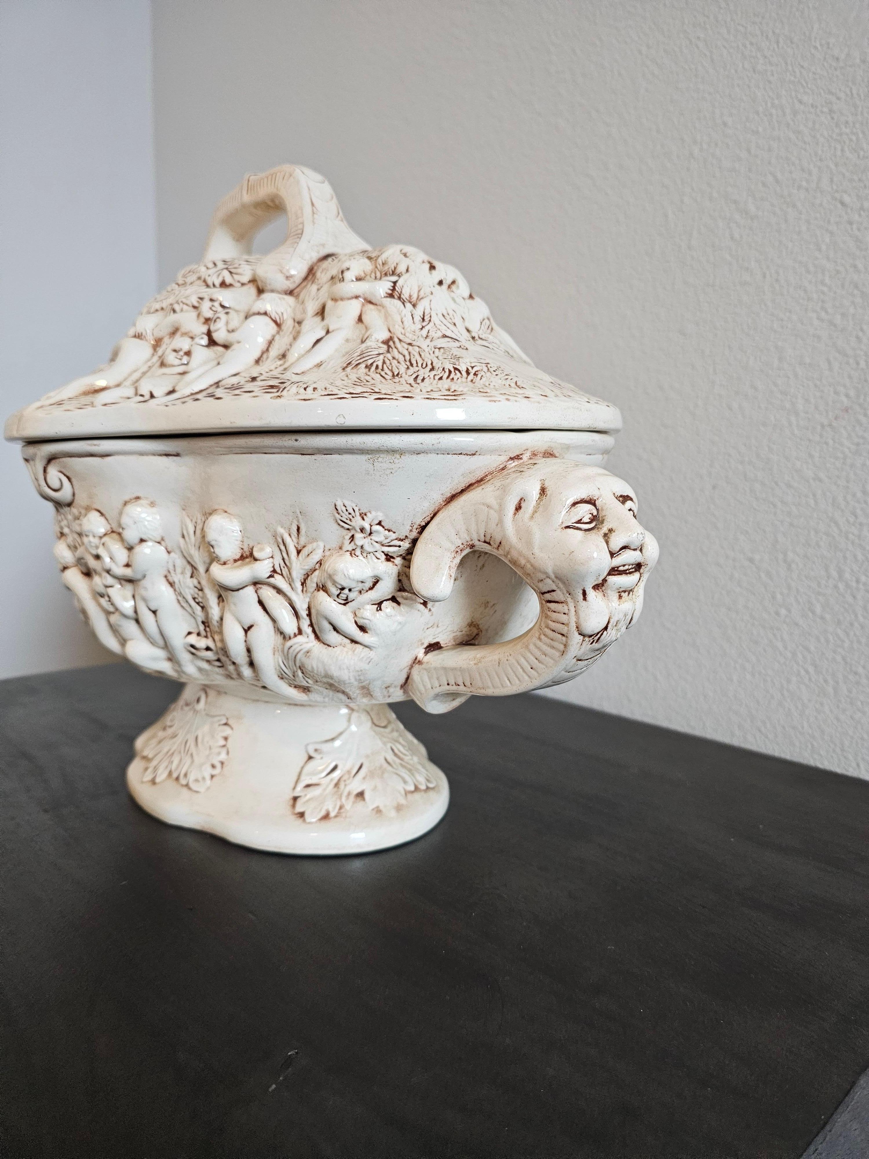 Vintage Italian Capodimonte Porcelain Covered Serving Dish Large Soup Tureen For Sale 3