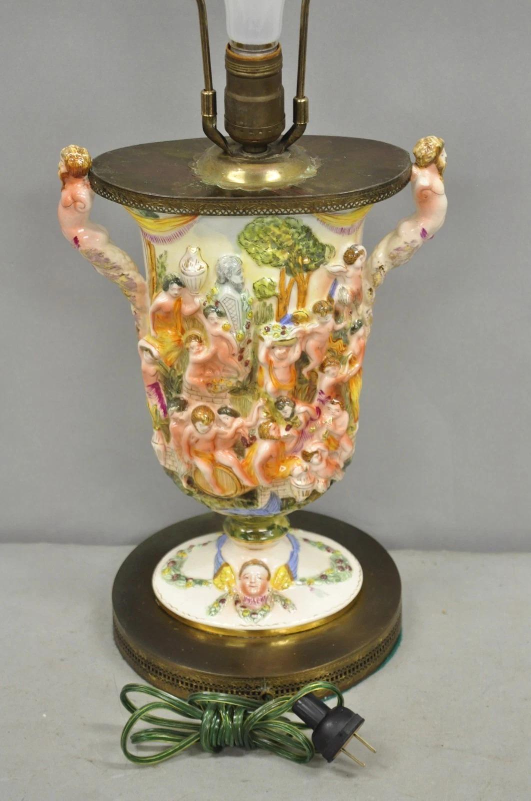 Vintage Italian Capodimonte Porcelana Figural Bacanal Querubín Sirenas Lámpara de Mesa en venta 5
