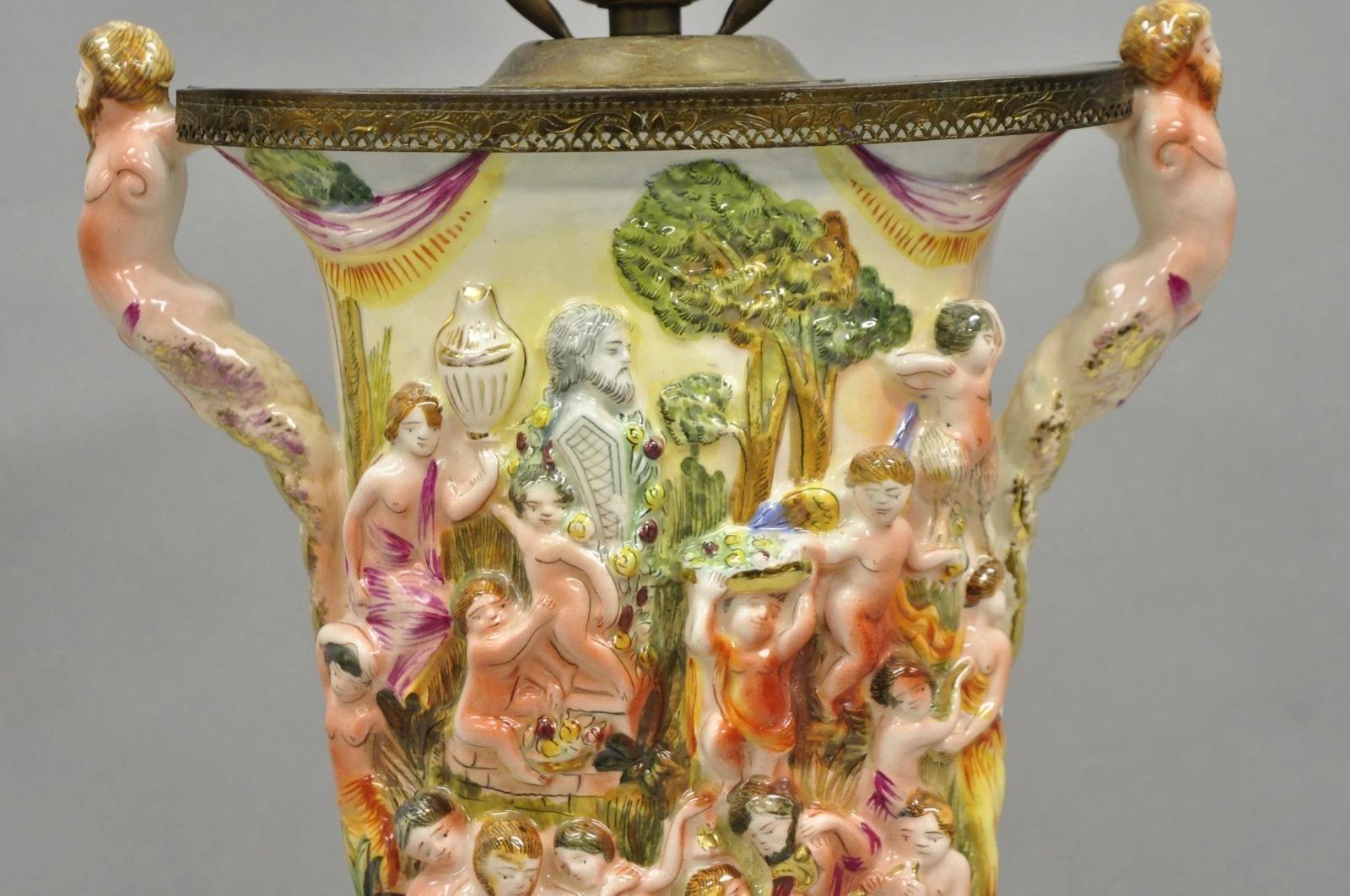 Vintage Italian Capodimonte Porcelana Figural Bacanal Querubín Sirenas Lámpara de Mesa en Bueno estado para la venta en Philadelphia, PA
