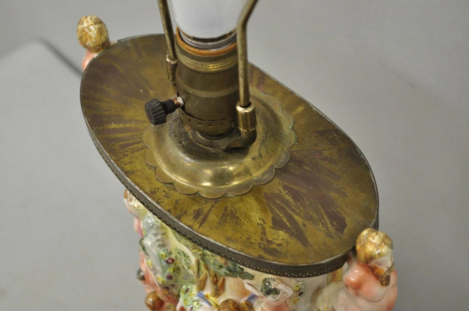 Vintage Italian Capodimonte Porcelana Figural Bacanal Querubín Sirenas Lámpara de Mesa en venta 2