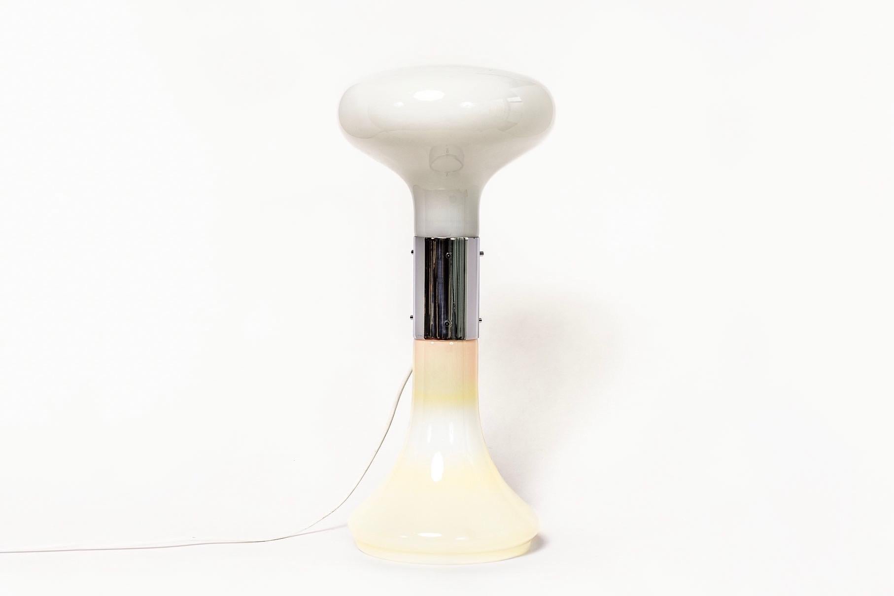 Vintage Italian Carlo Nason I Numerati Soffiato White Murano Glass Table Lamp In Good Condition For Sale In Detroit, MI