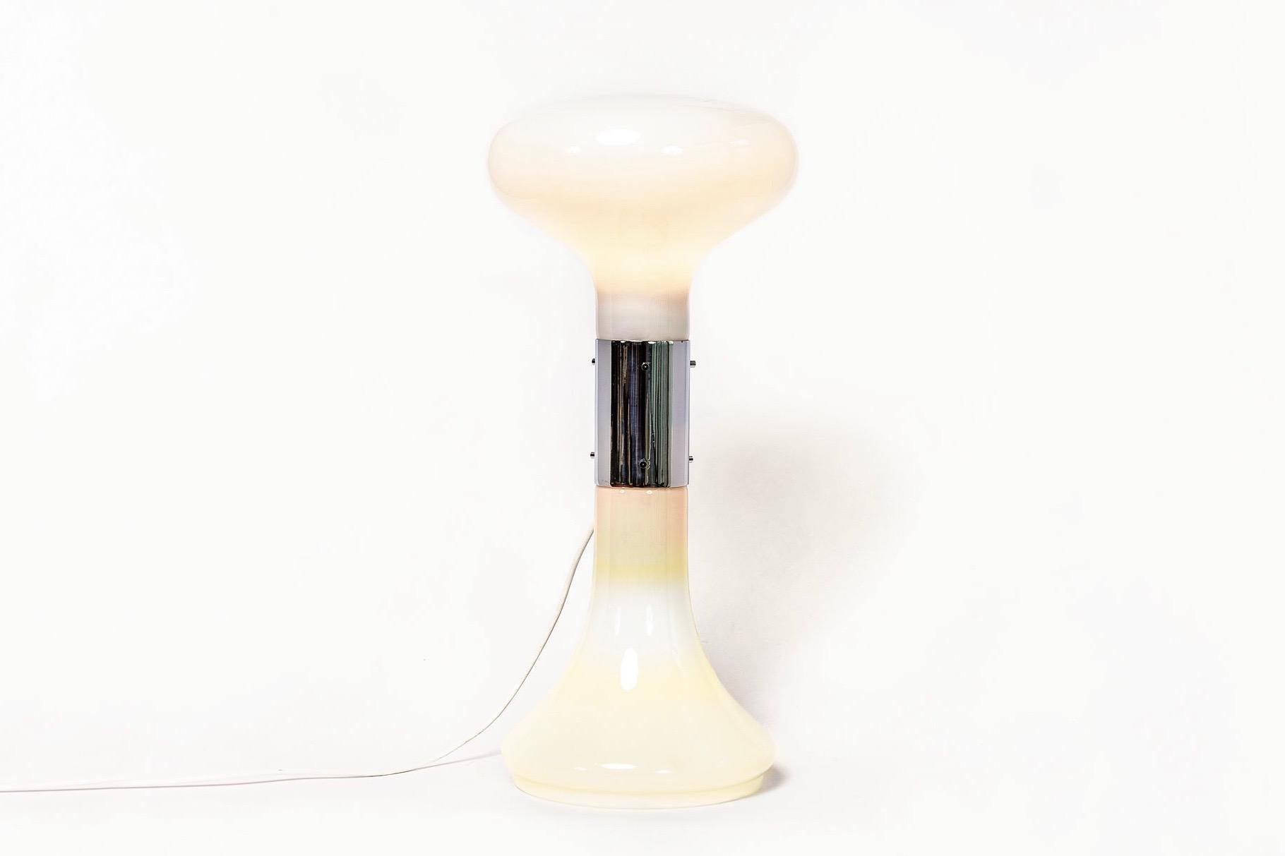 Late 20th Century Vintage Italian Carlo Nason I Numerati Soffiato White Murano Glass Table Lamp For Sale