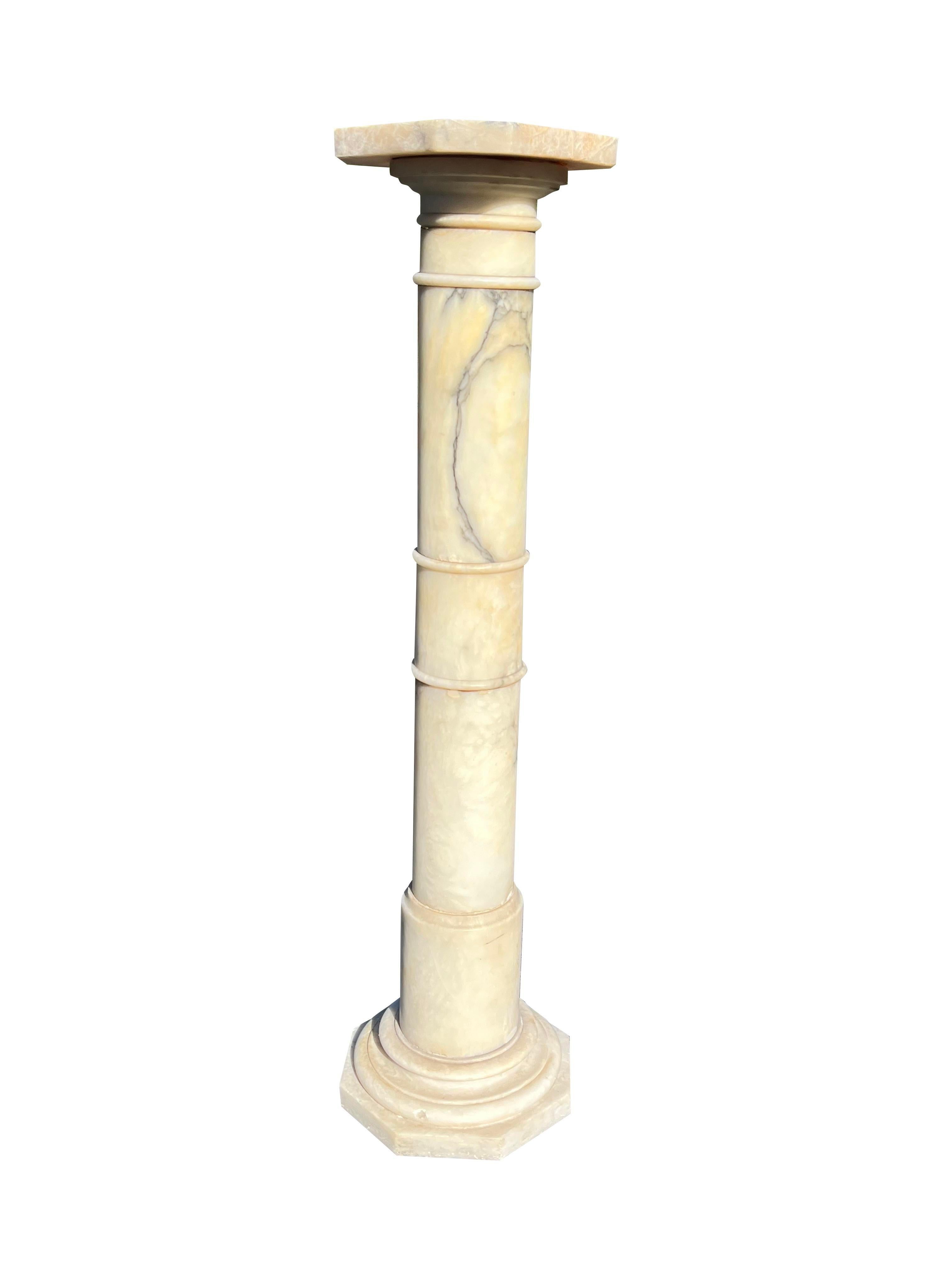 Pedestal Vintage Italiano de Mármol de Carrara en Blanco con Negro en venta 6