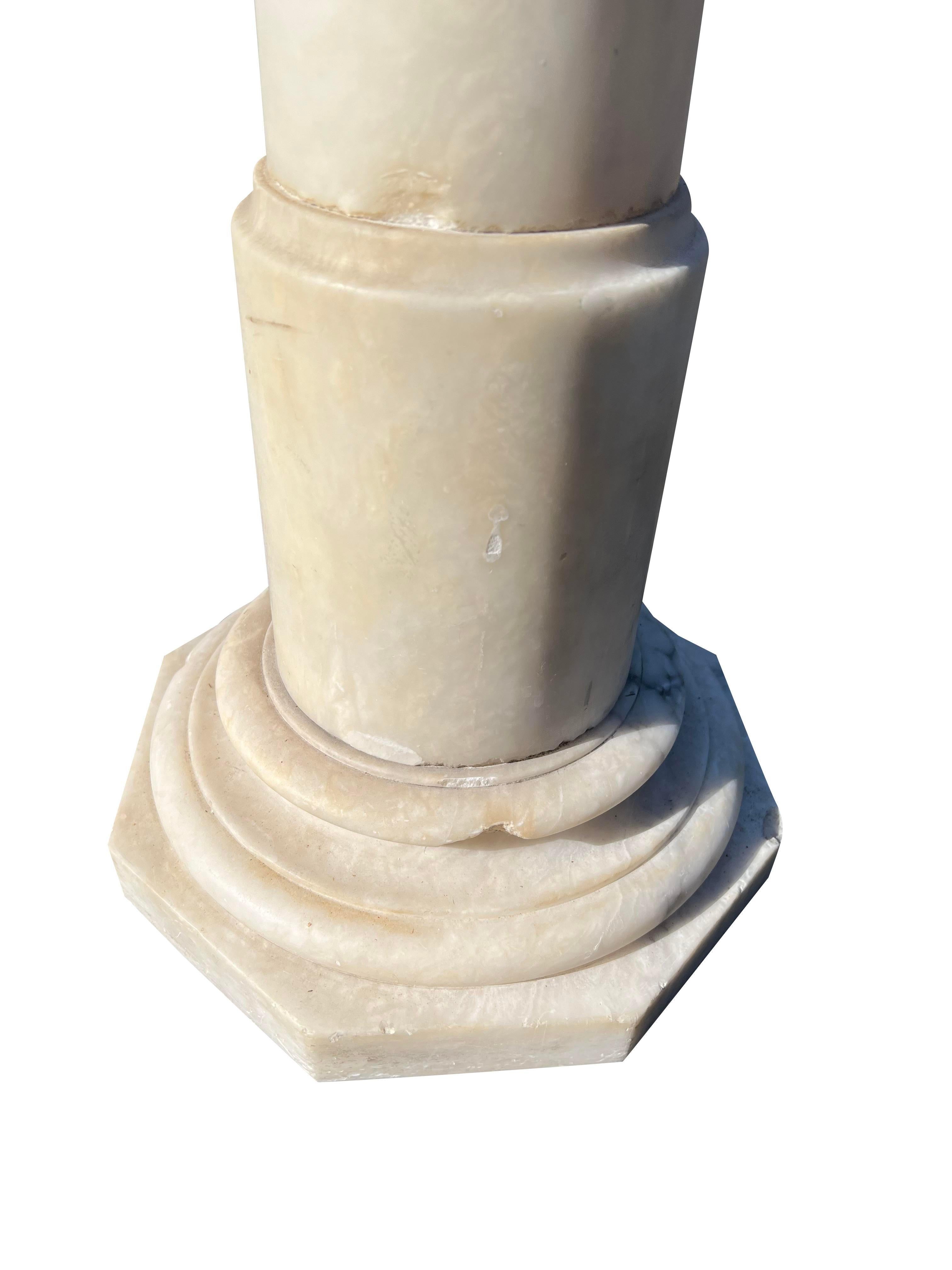 Pedestal Vintage Italiano de Mármol de Carrara en Blanco con Negro en venta 2