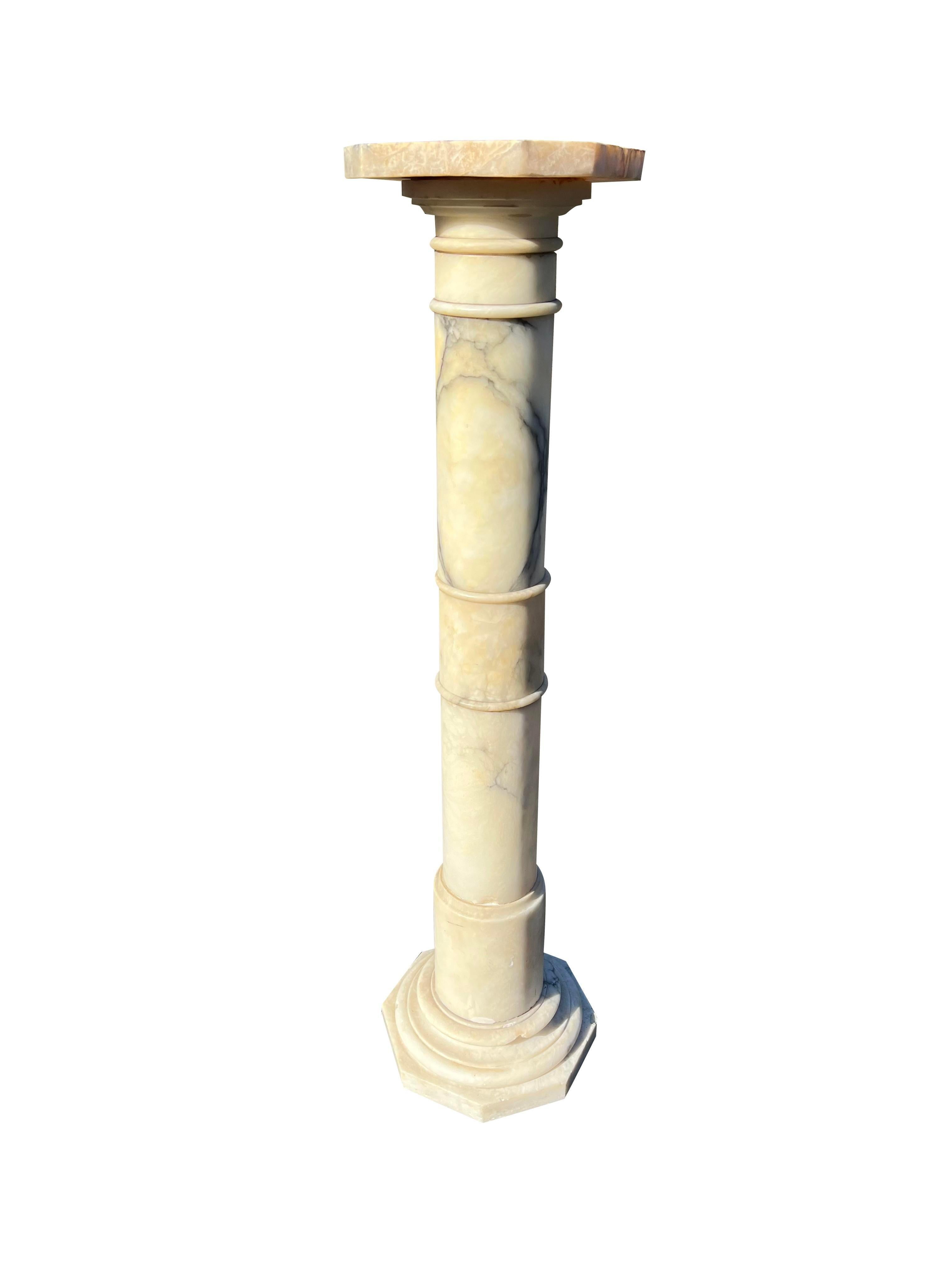 Pedestal Vintage Italiano de Mármol de Carrara en Blanco con Negro en venta 3