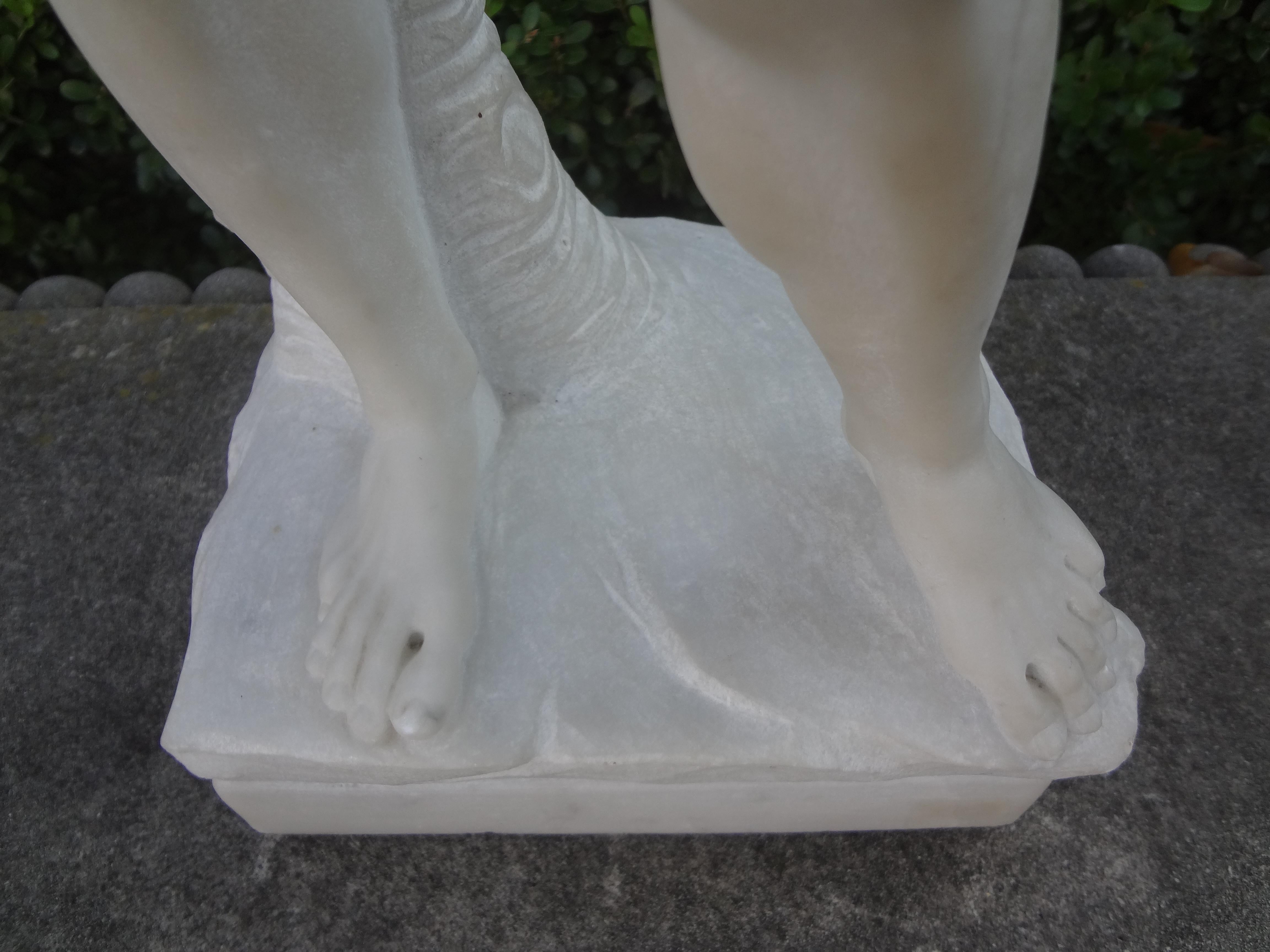 Sculpture italienne de David en marbre de Carrare vintage en vente 3