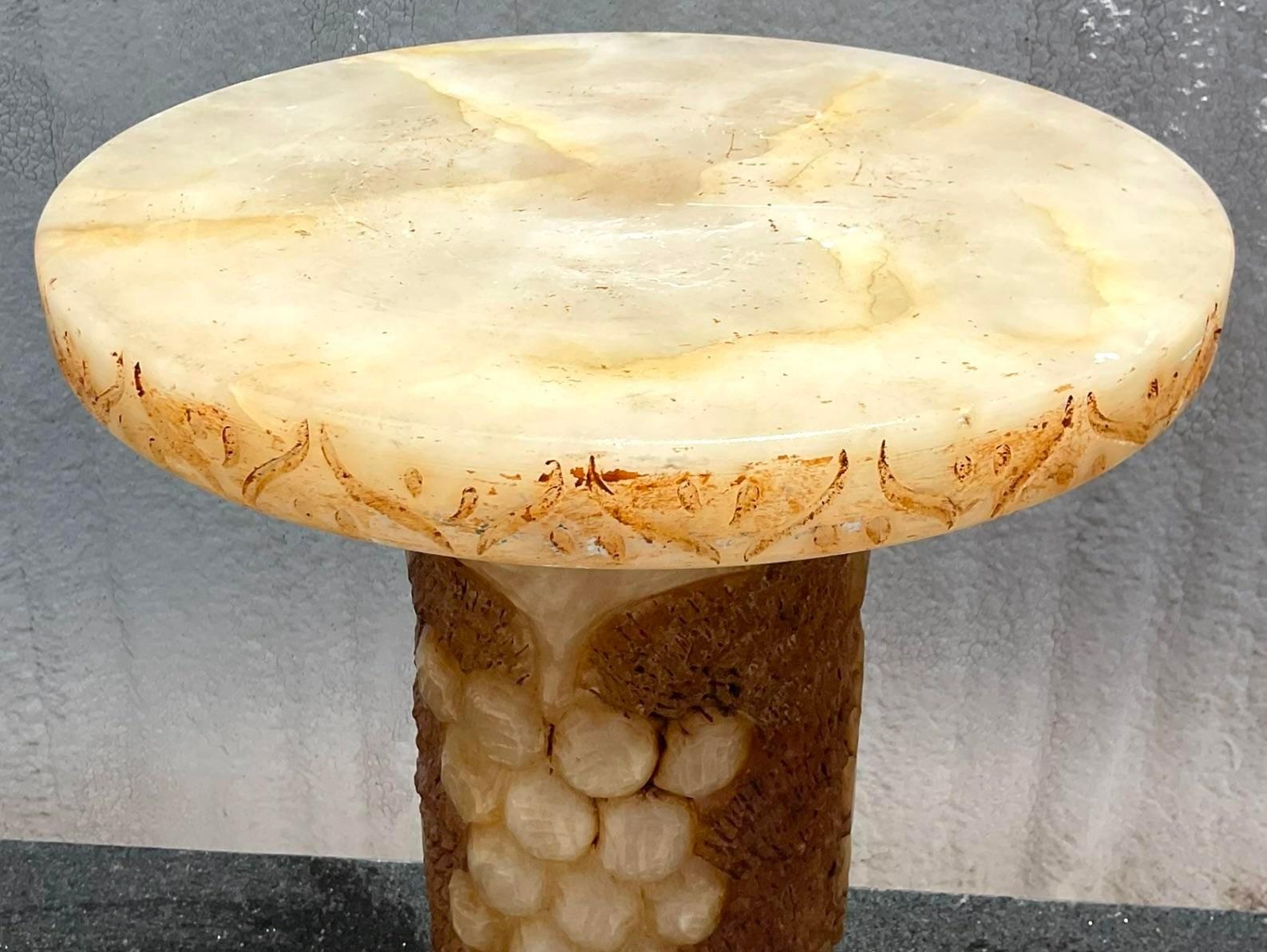 Paire de piédestaux en albâtre sculpté d'époque italienne en vente 3