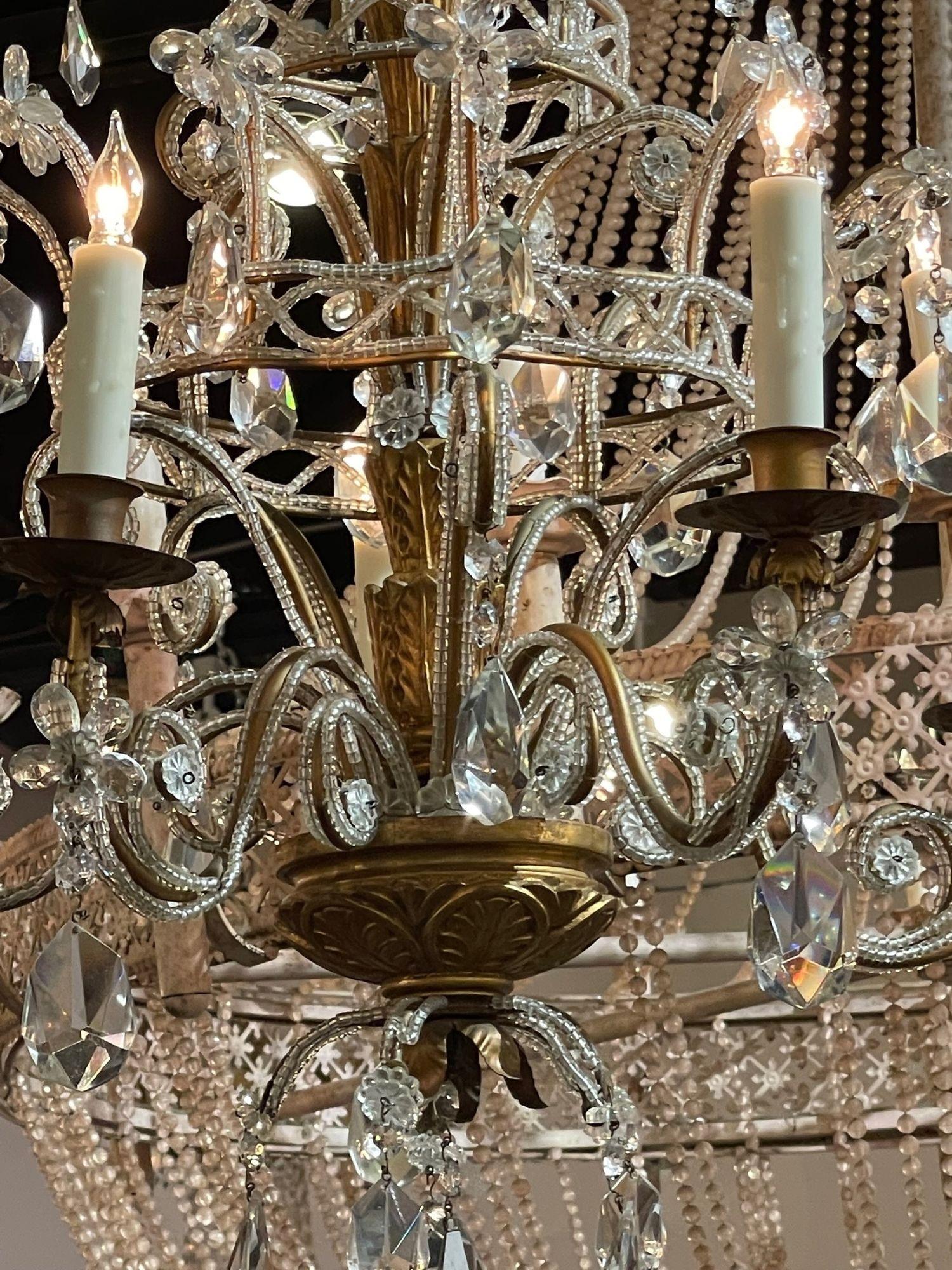Vintage Italian Carved and Giltwood Beaded Crystal Chandelier For Sale 1