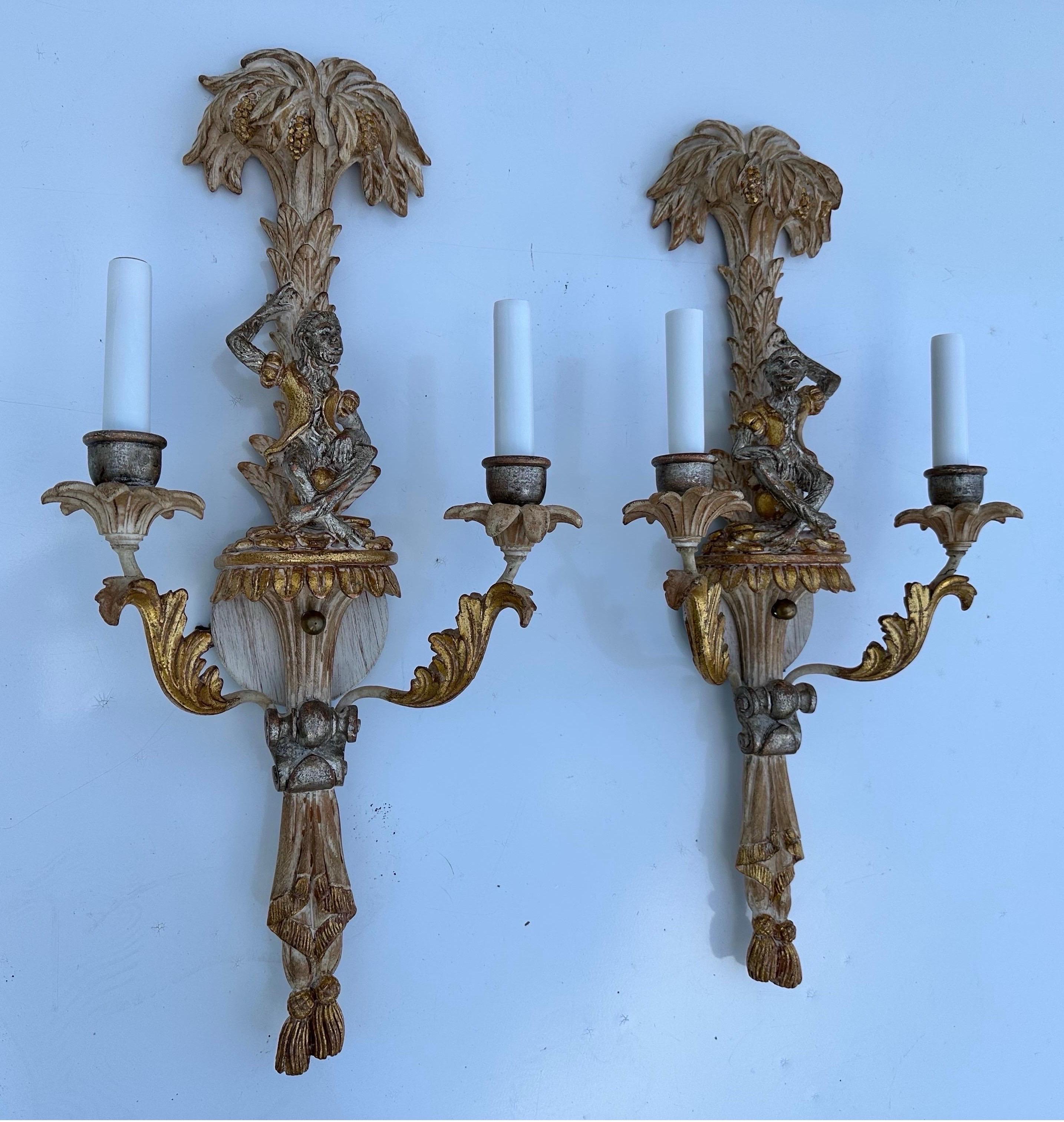 Laiton Paire d'appliques à singe à deux branches, vintage italien, sculpté et peint en vente