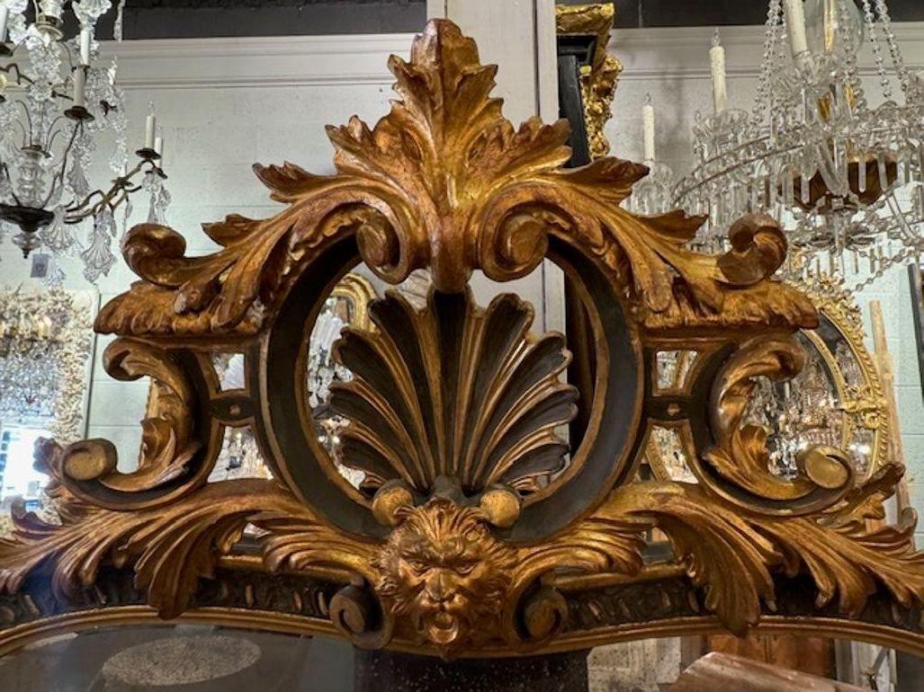 Intagliato Specchio d'epoca italiano intagliato e dorato a parcella in vendita